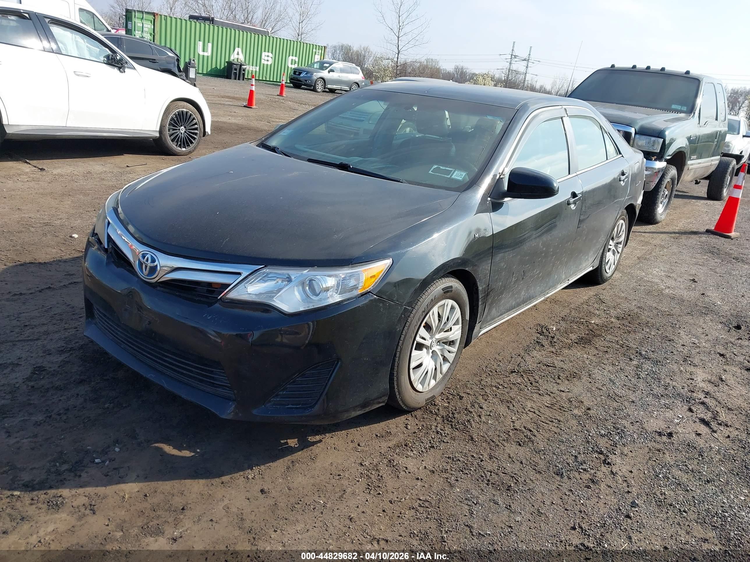 TOYOTA CAMRY image 2