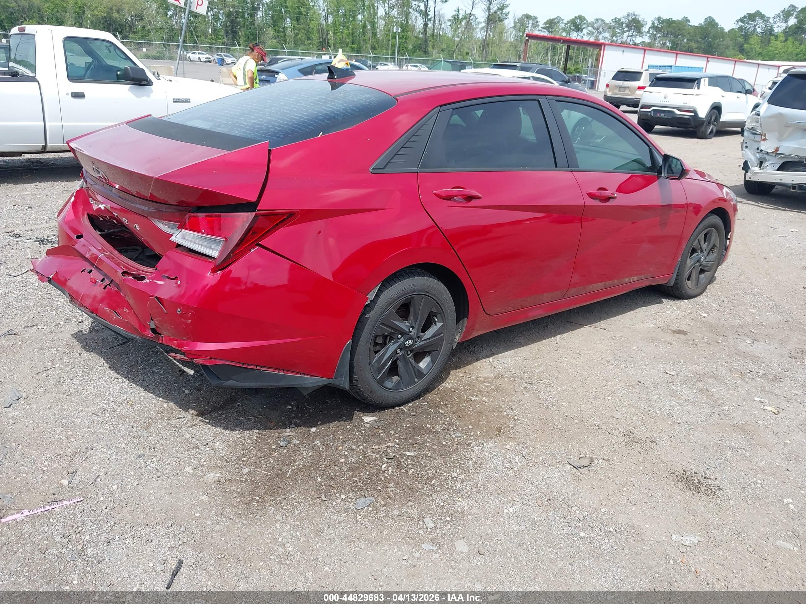 HYUNDAI ELANTRA image 4