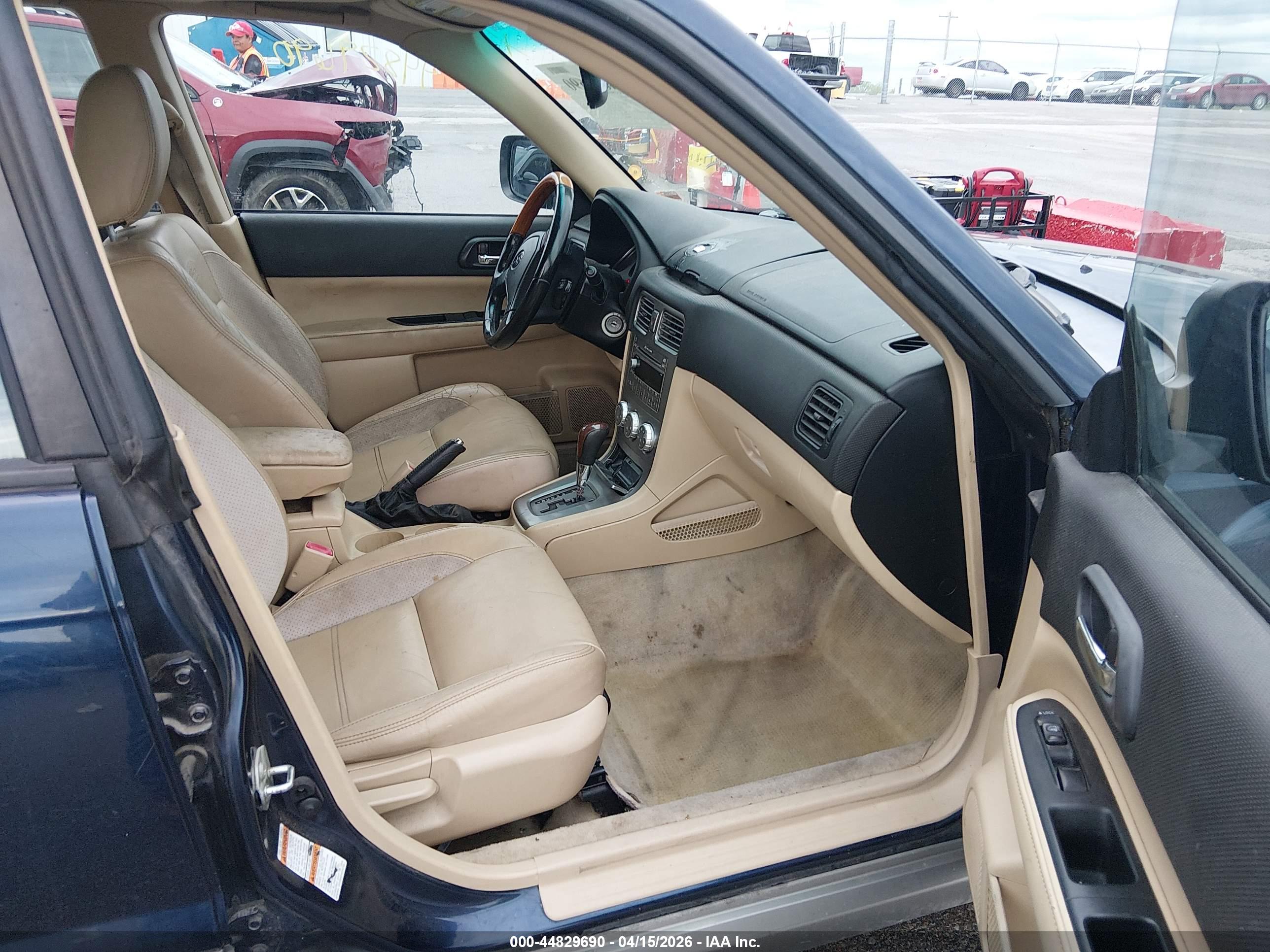SUBARU FORESTER image 5