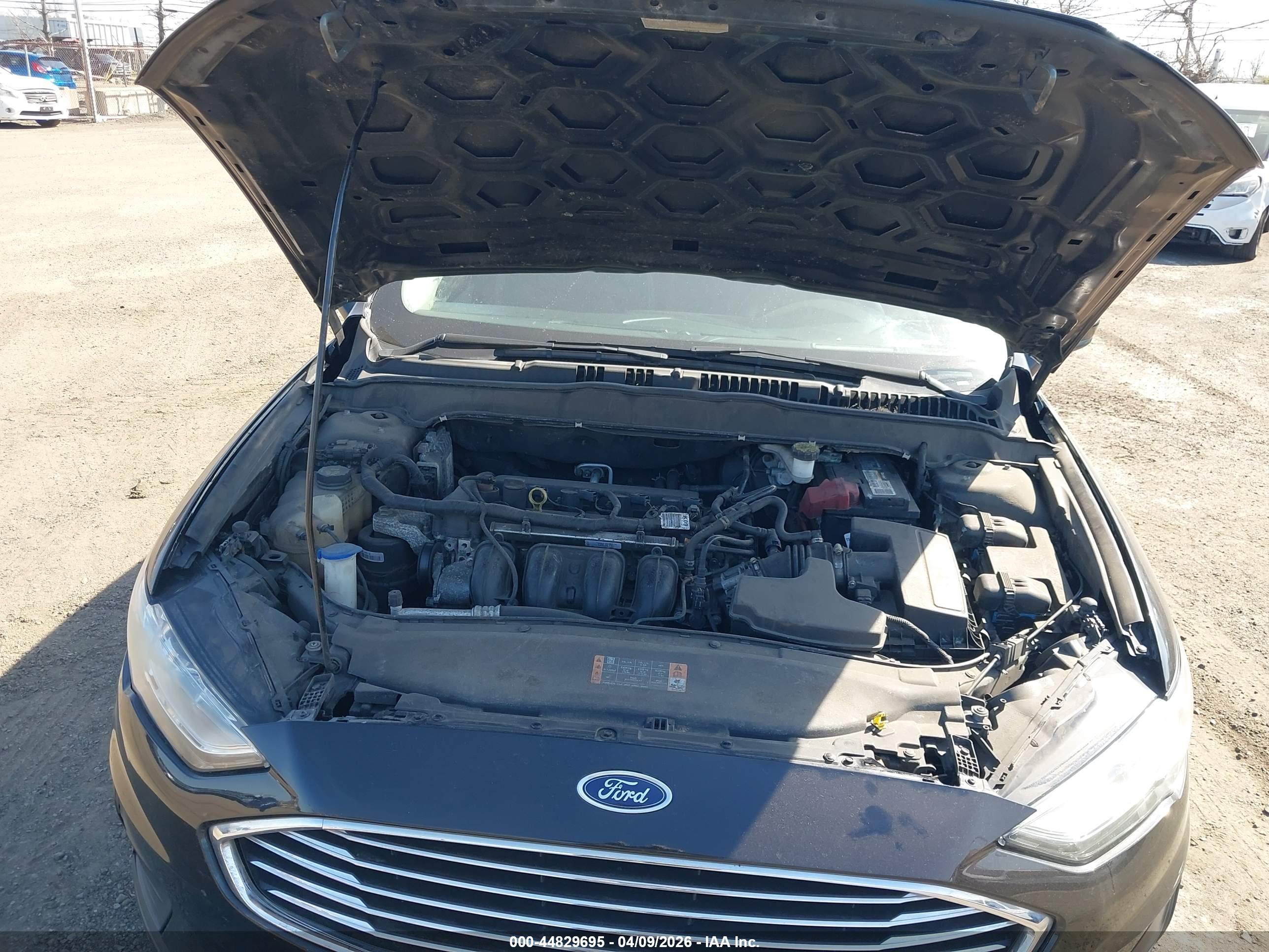 FORD FUSION image 10