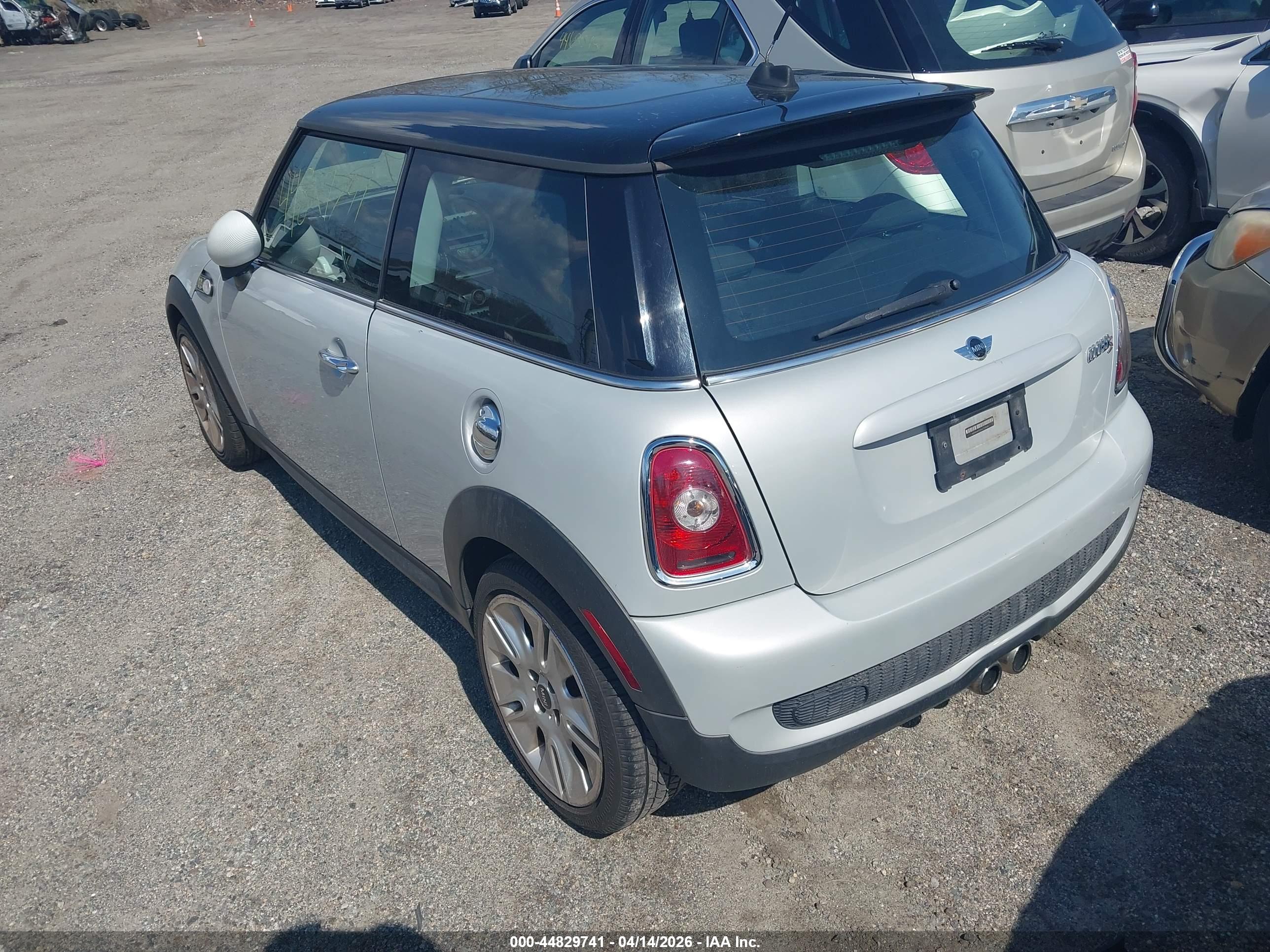 MINI COOPER image 3
