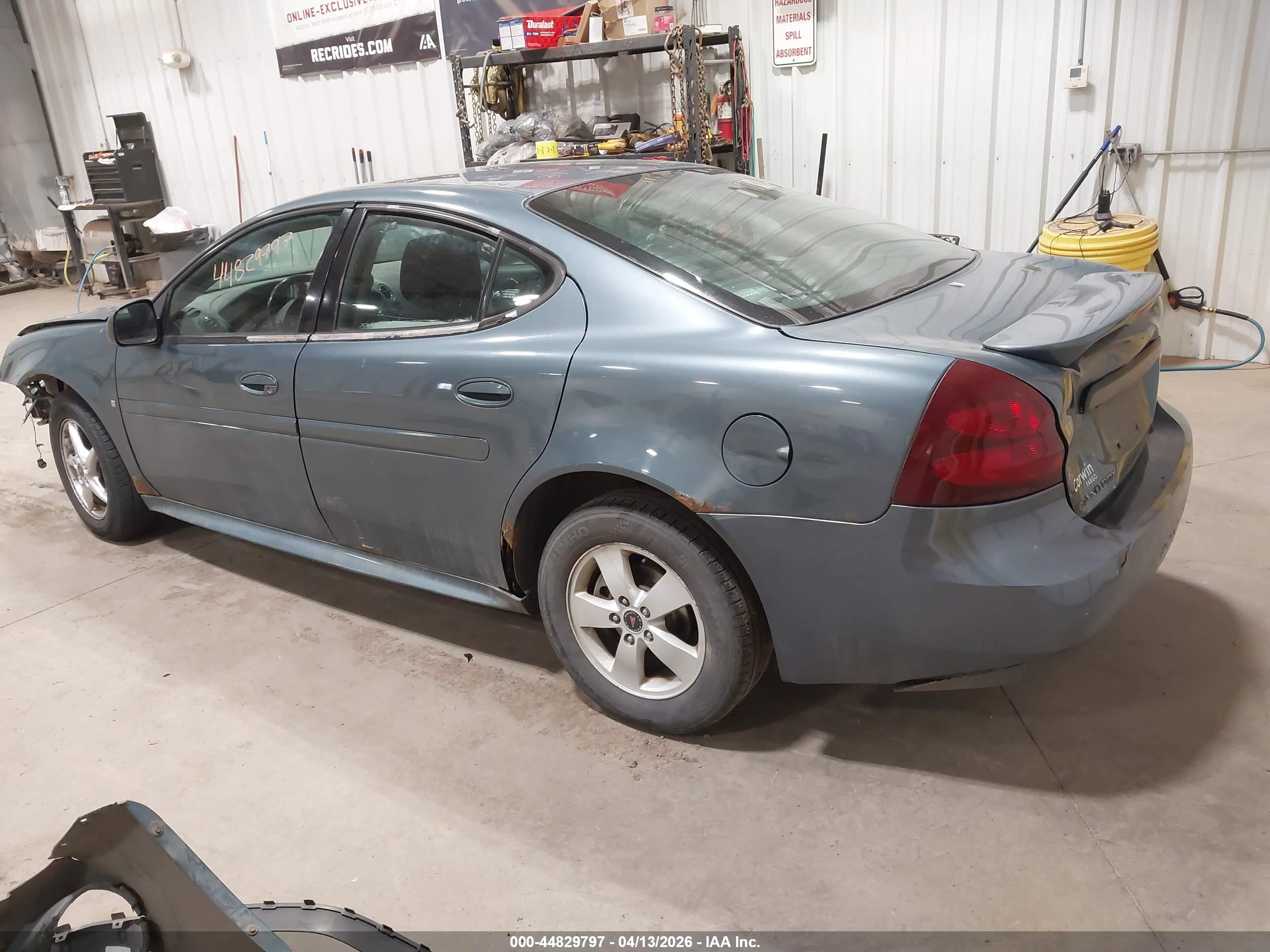 PONTIAC GRAND image 3