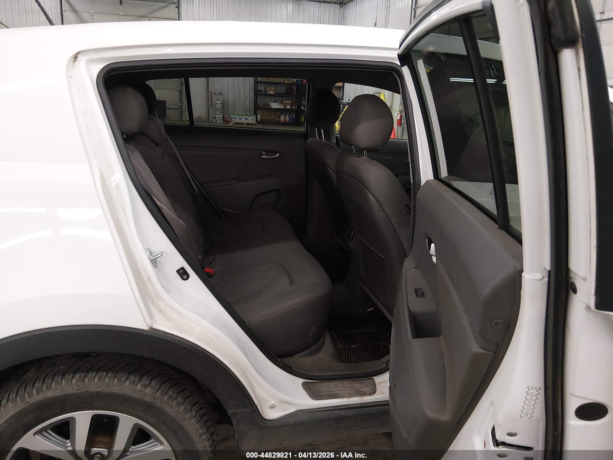 KIA SPORTAGE image 8