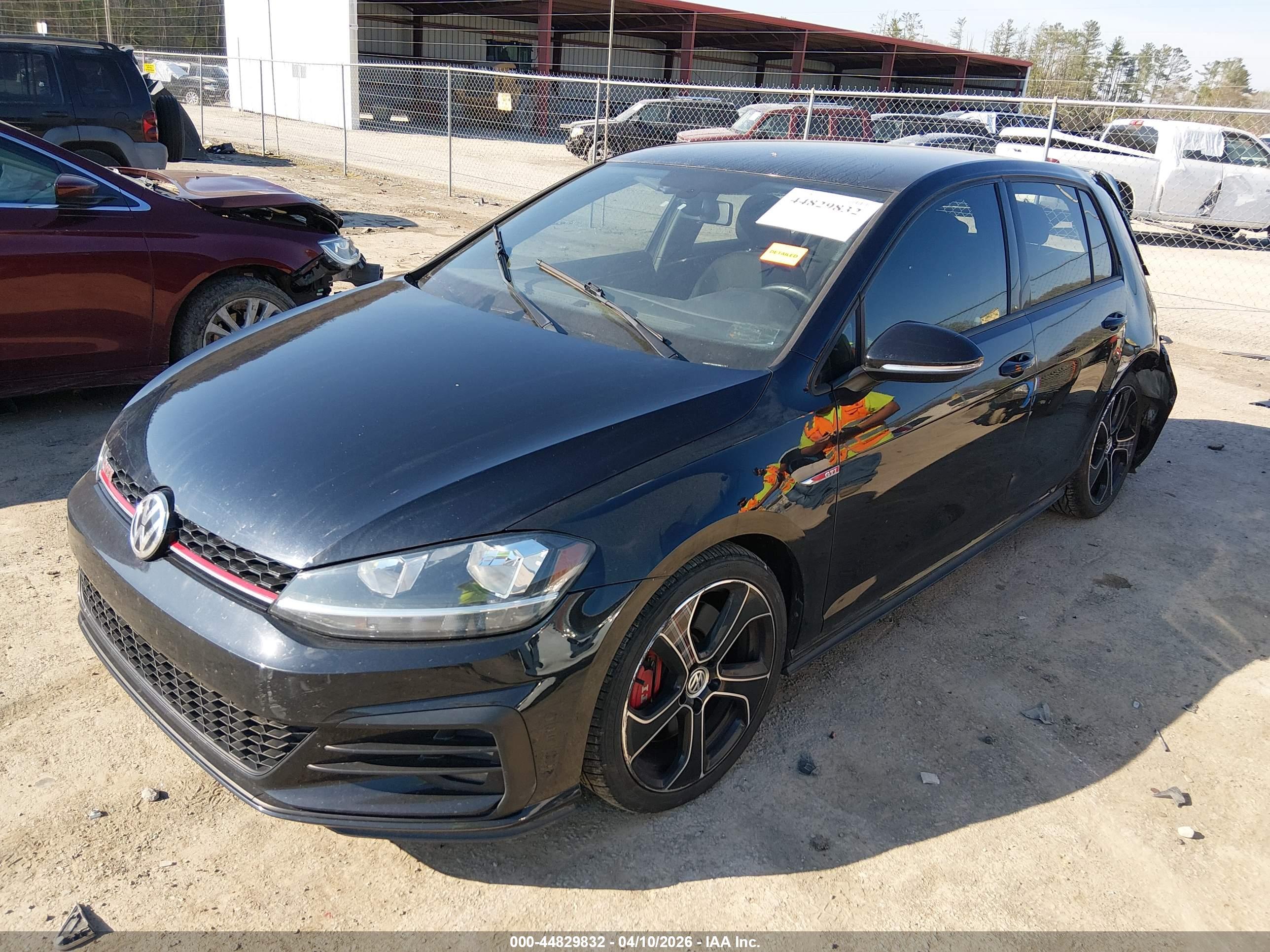 VOLKSWAGEN GOLF image 2