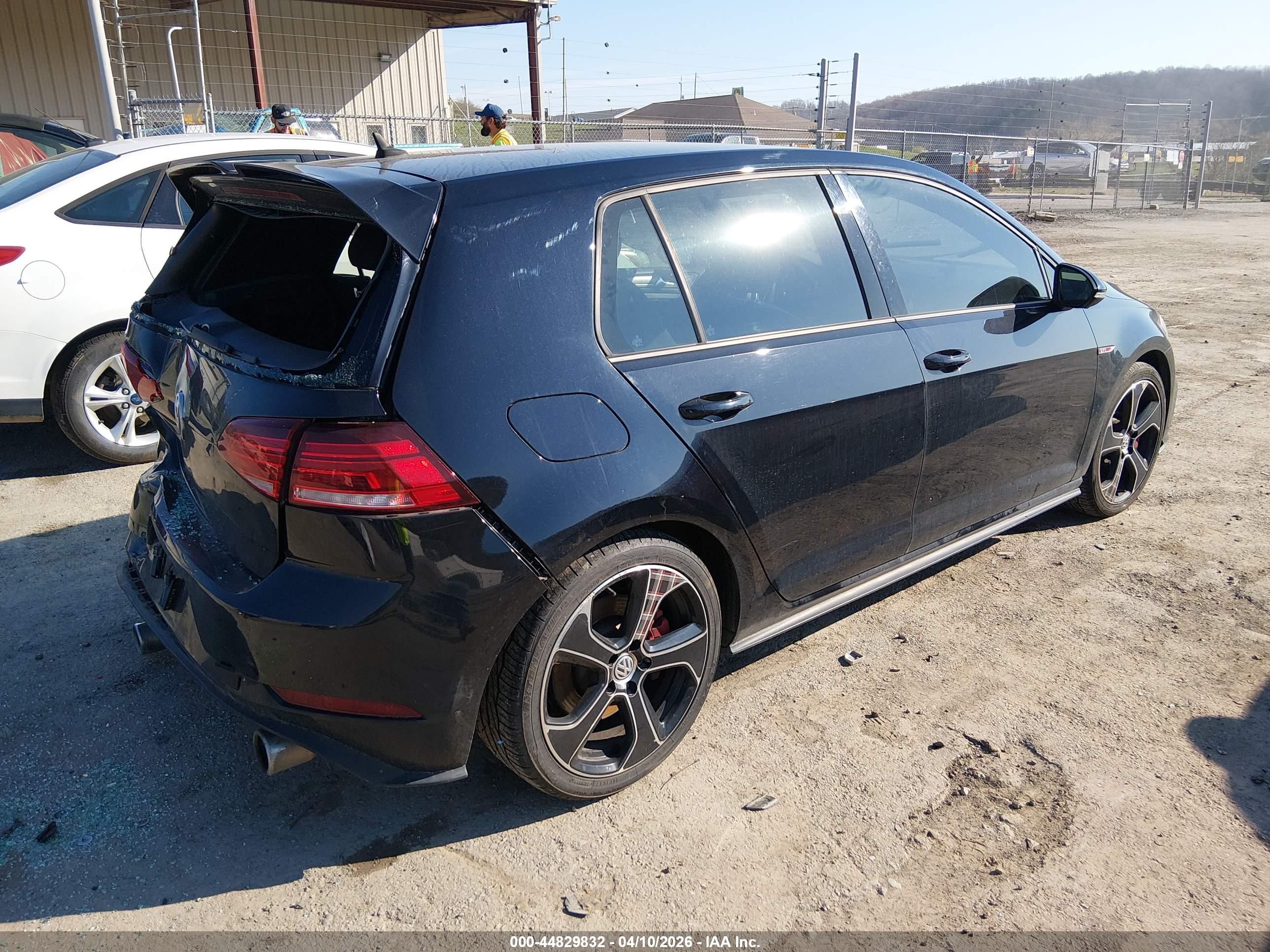 VOLKSWAGEN GOLF image 4