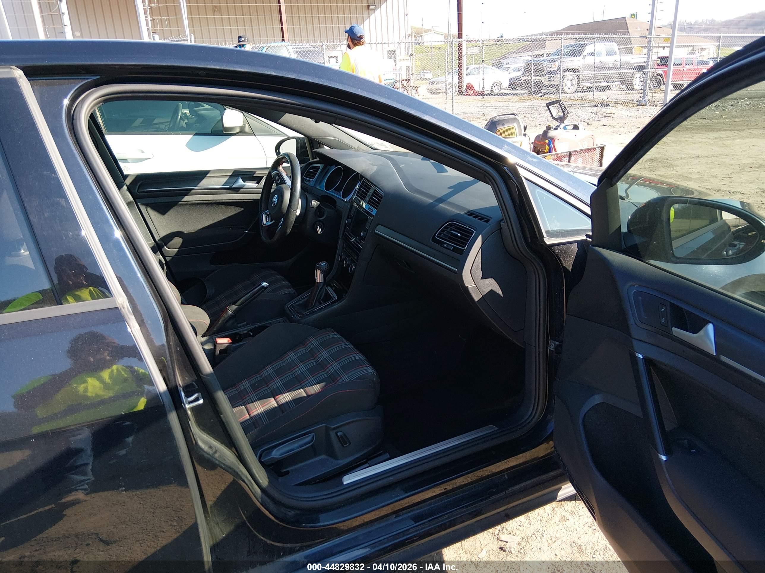 VOLKSWAGEN GOLF image 5