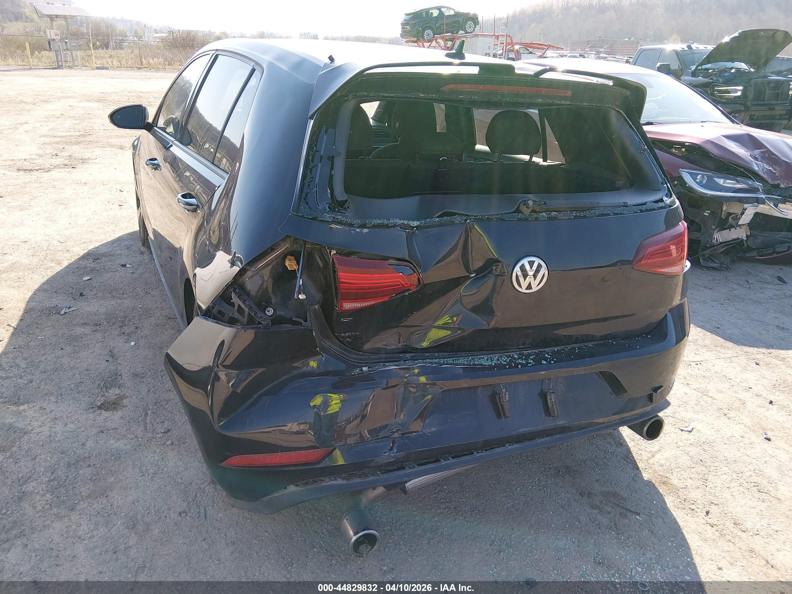 VOLKSWAGEN GOLF image 6