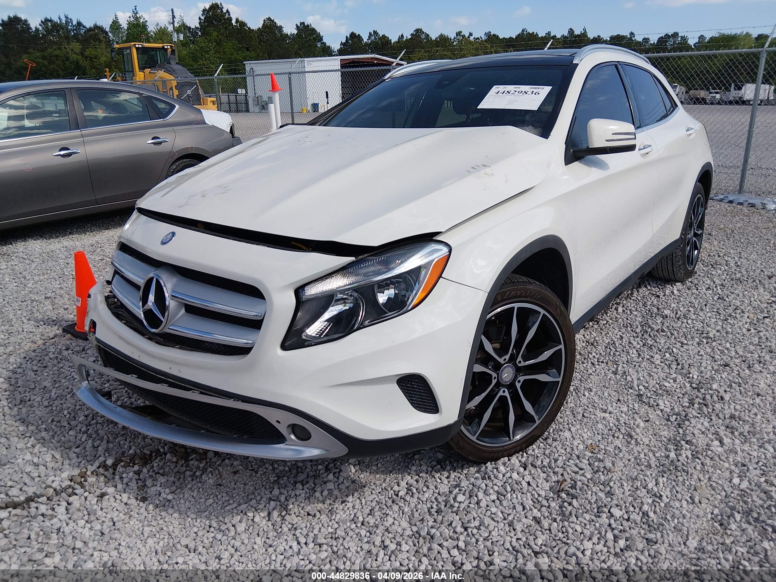 MERCEDES-BENZ GLA image 2