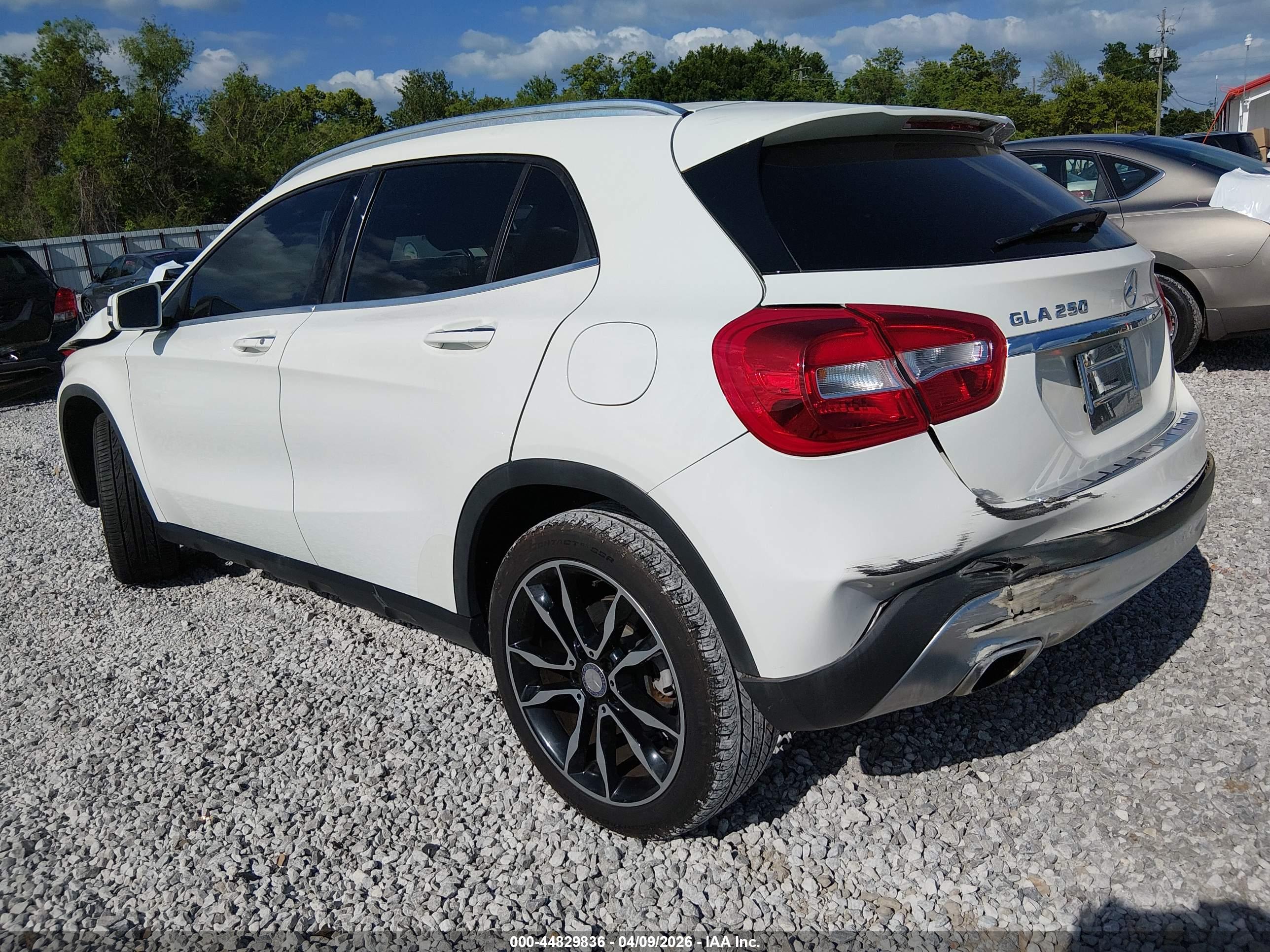 MERCEDES-BENZ GLA image 3