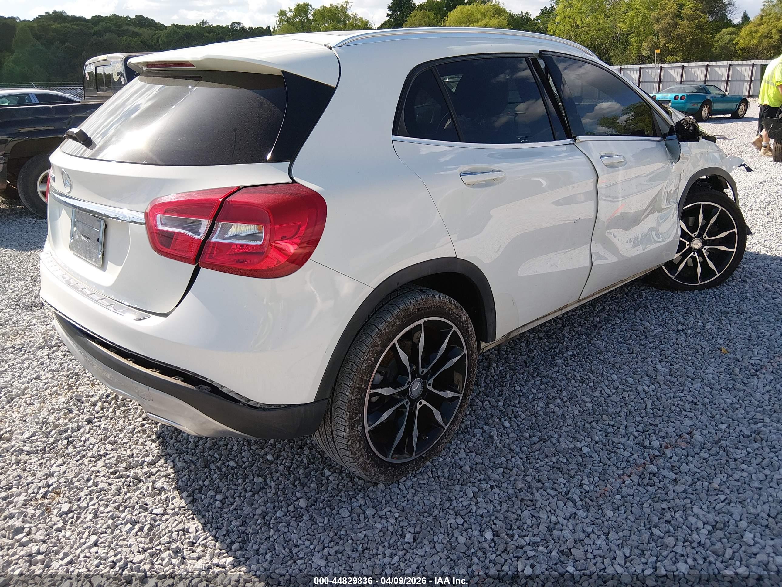 MERCEDES-BENZ GLA image 4