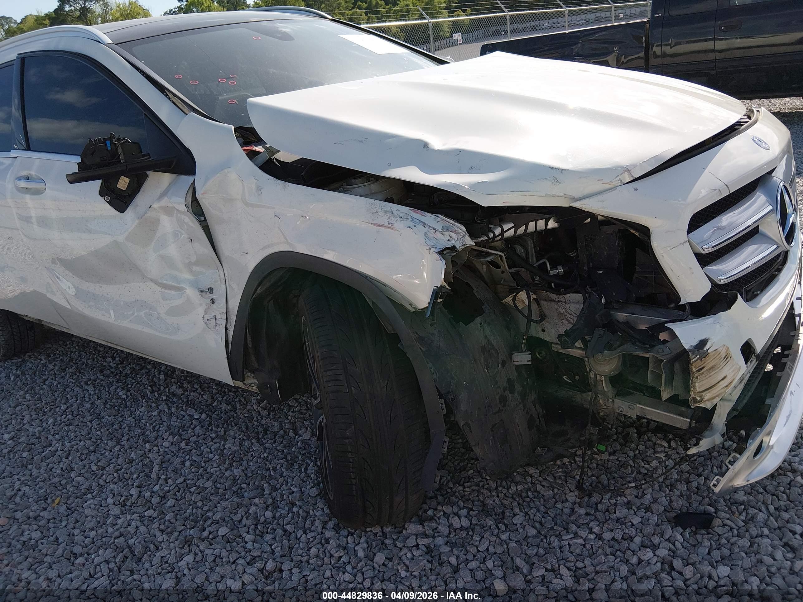 MERCEDES-BENZ GLA image 6