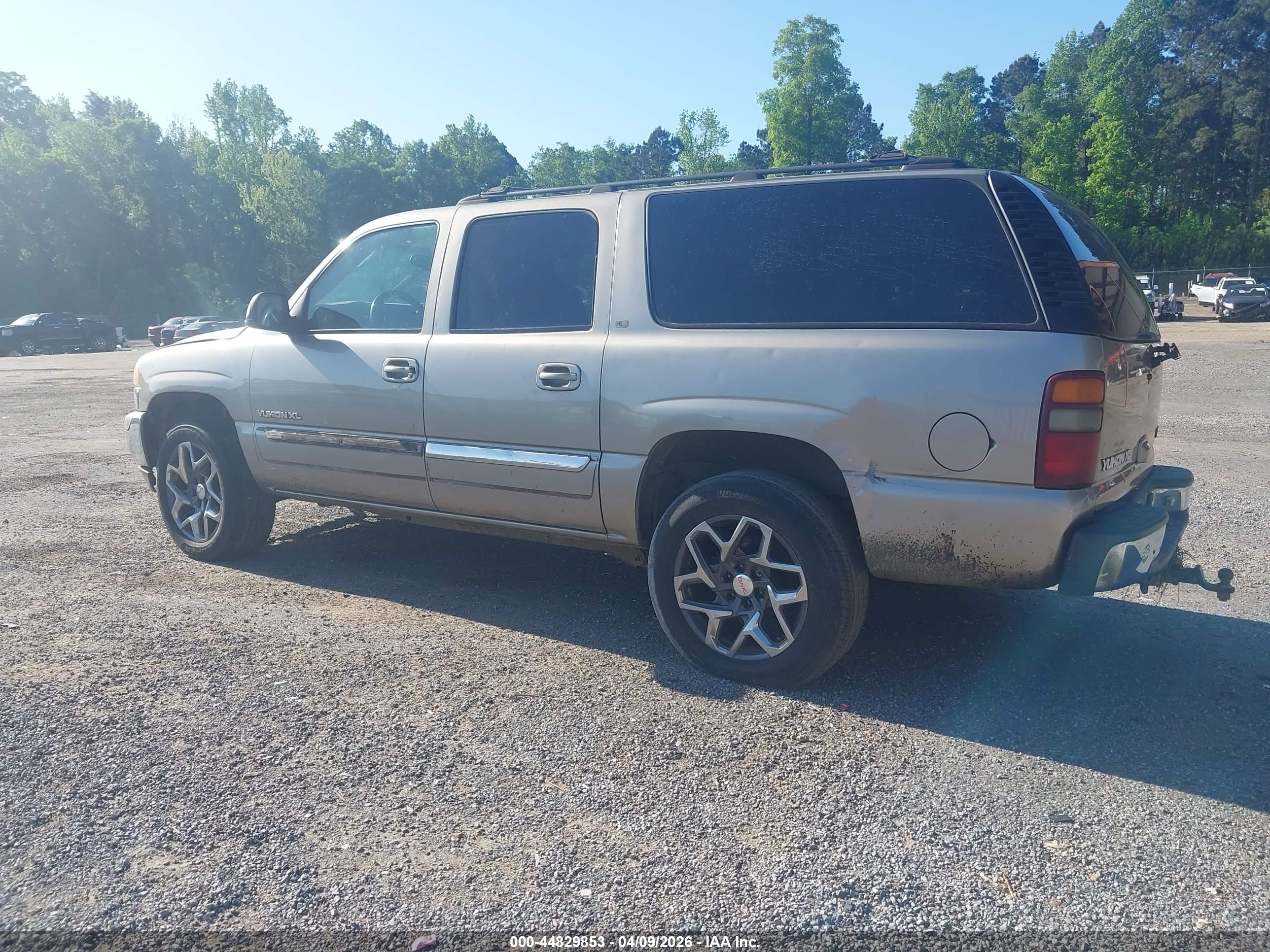 GMC YUKON image 3