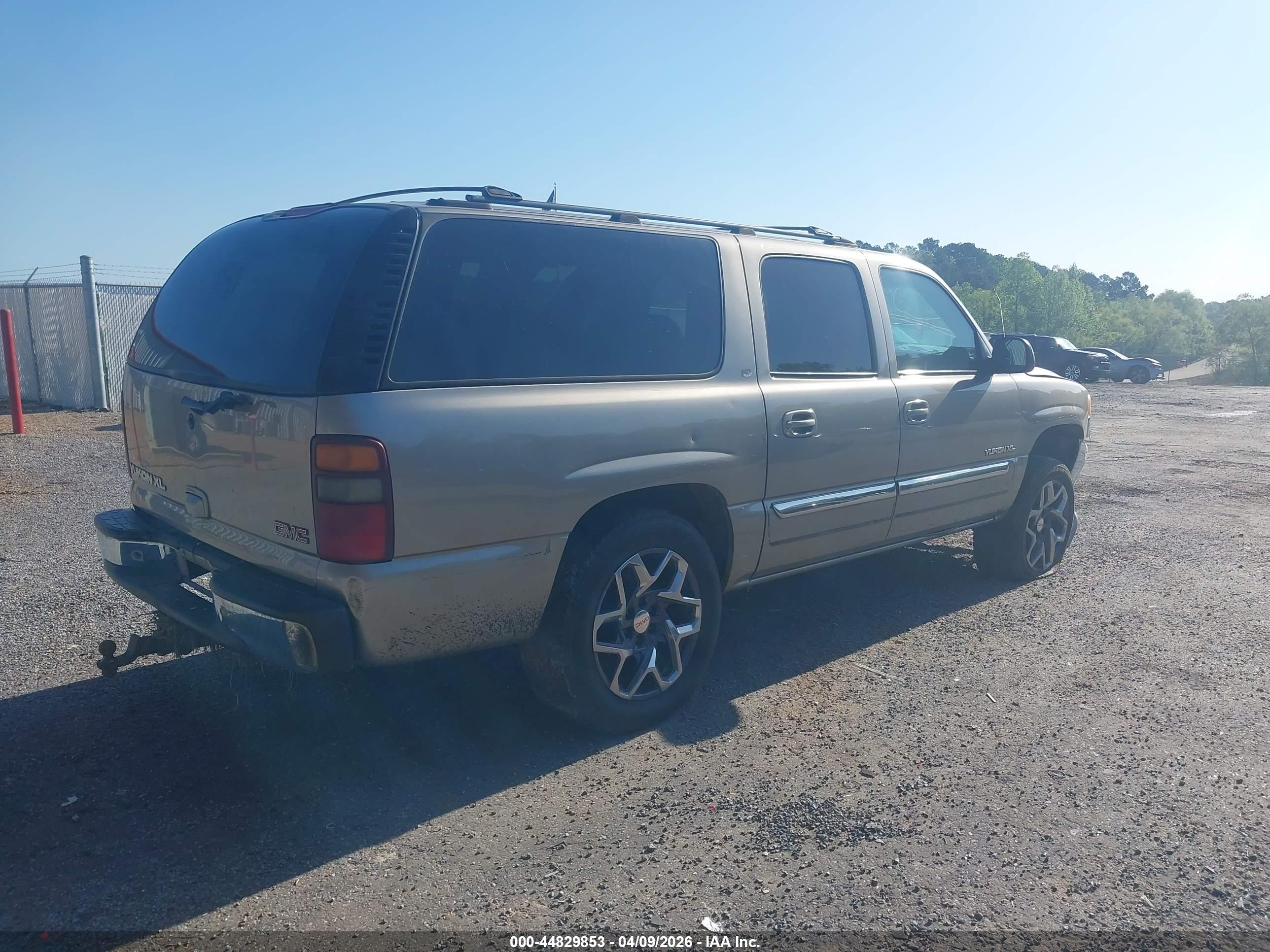 GMC YUKON image 4