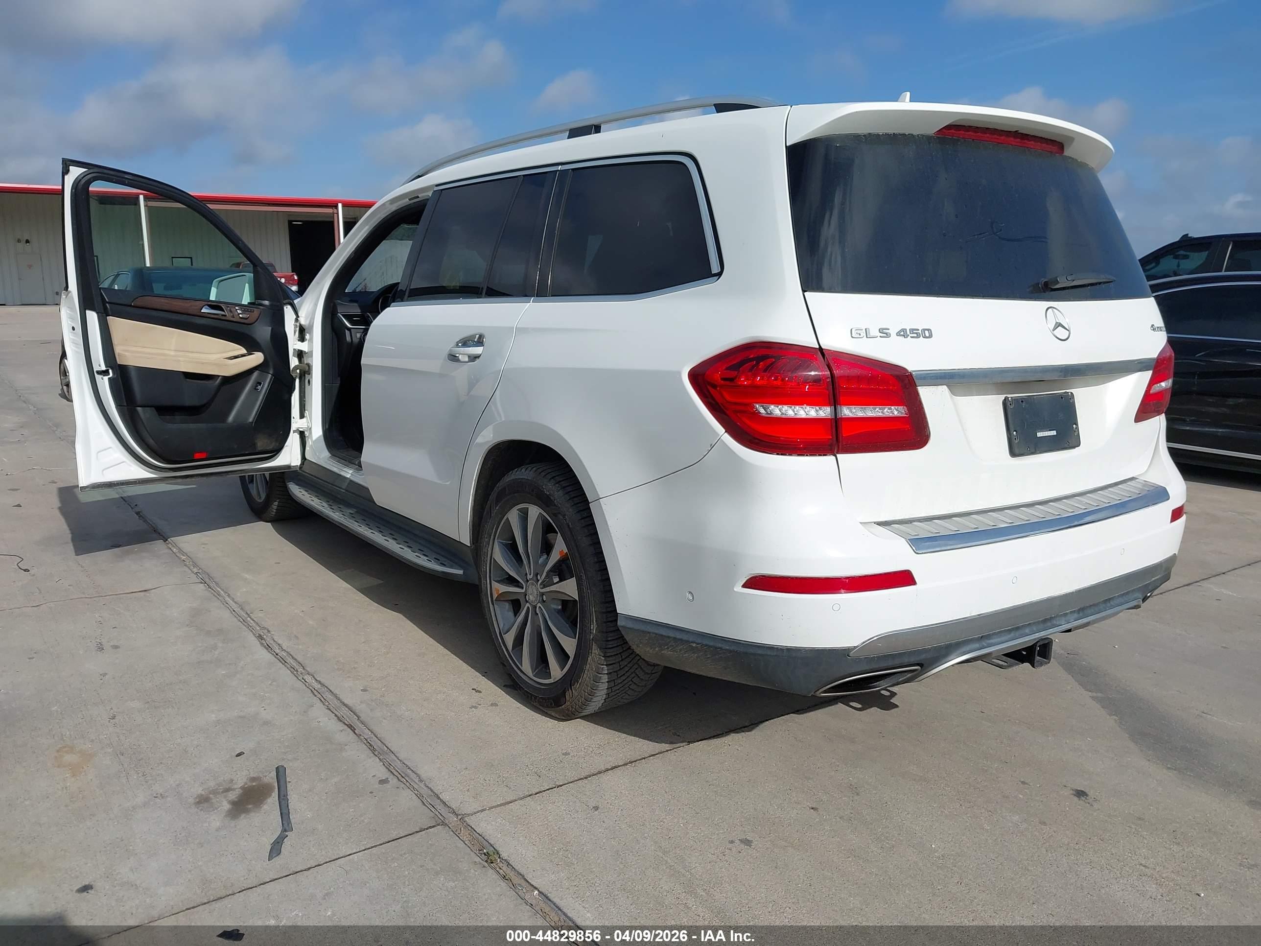 MERCEDES-BENZ GLS image 3