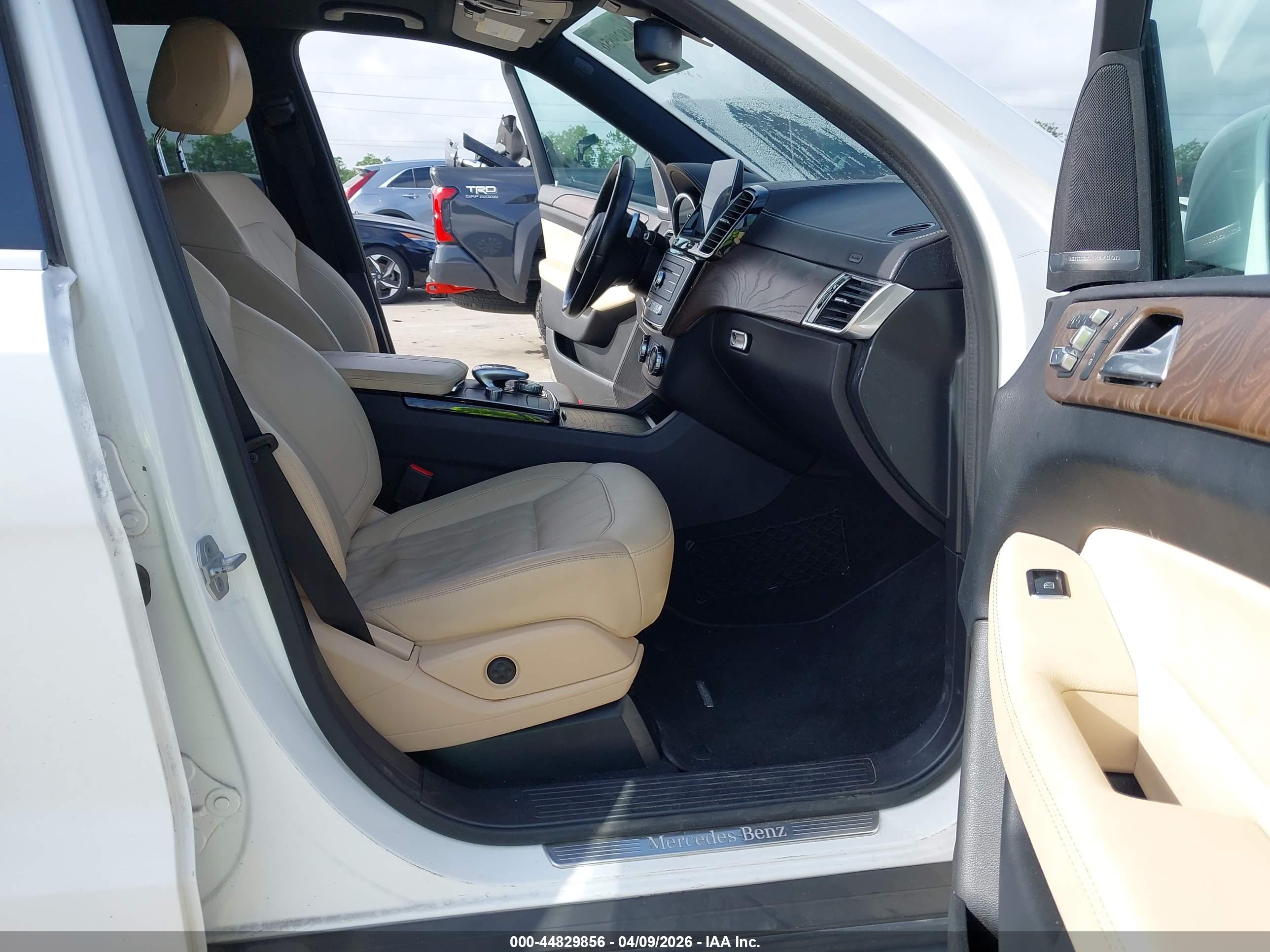 MERCEDES-BENZ GLS image 5