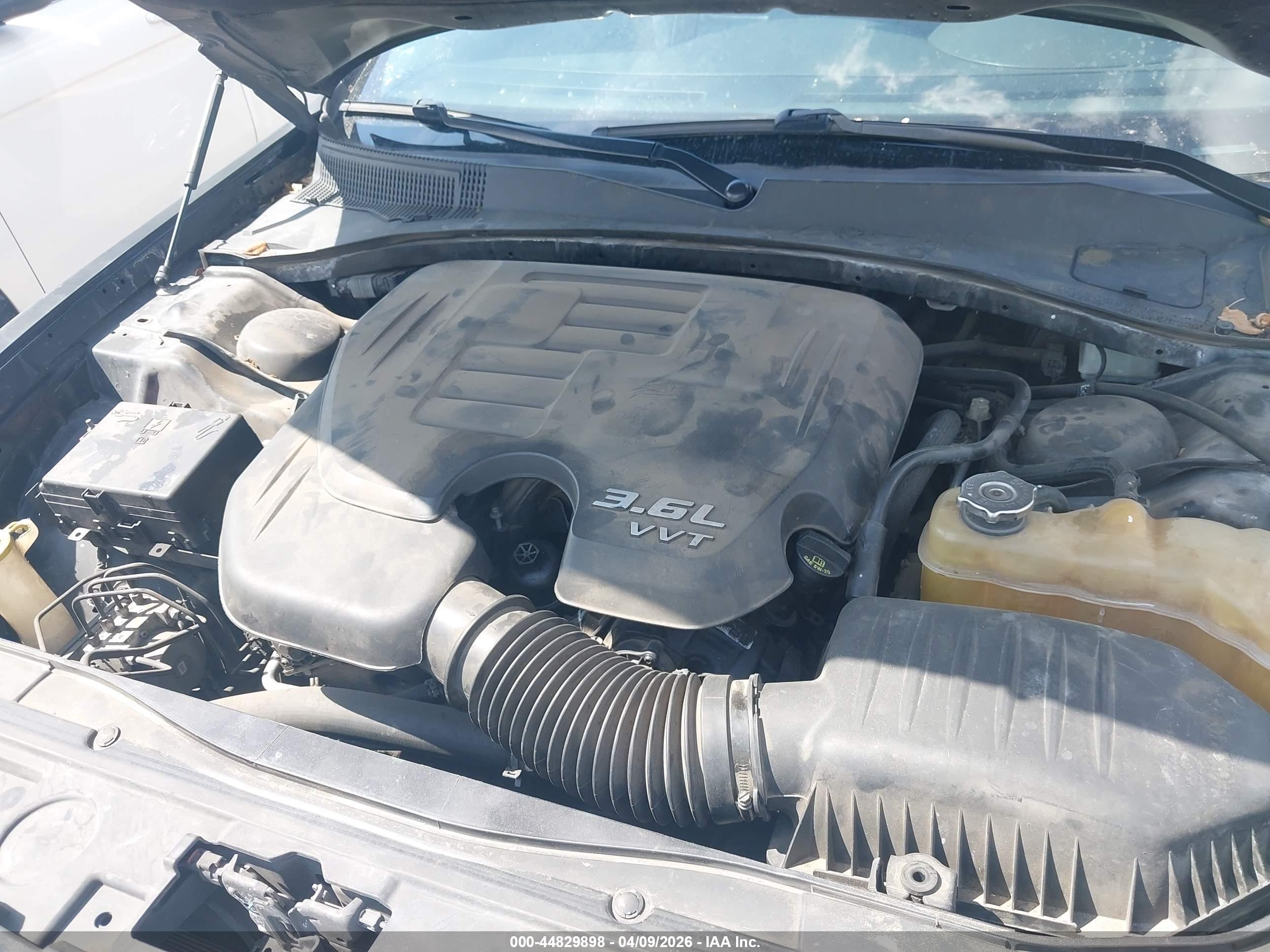 CHRYSLER 300C image 10