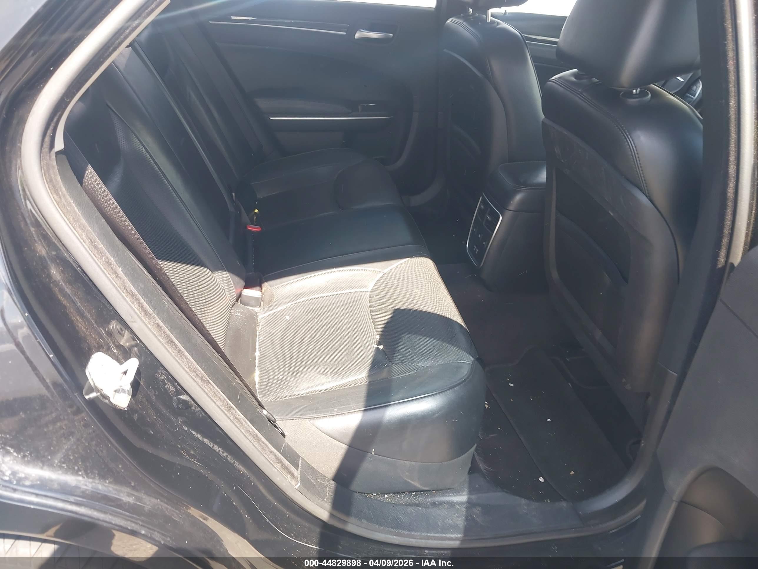 CHRYSLER 300C image 8