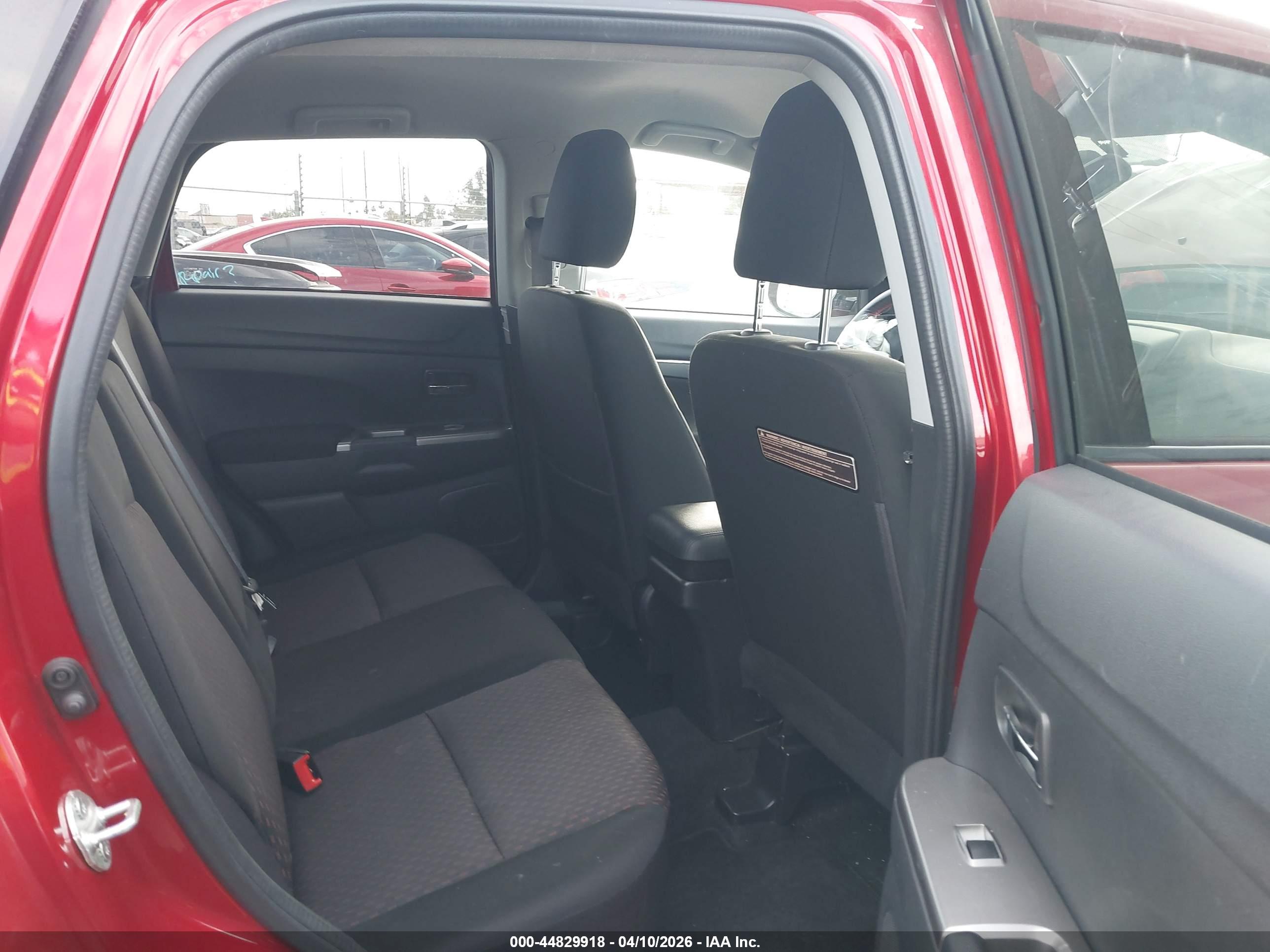 MITSUBISHI OUTLANDER image 8