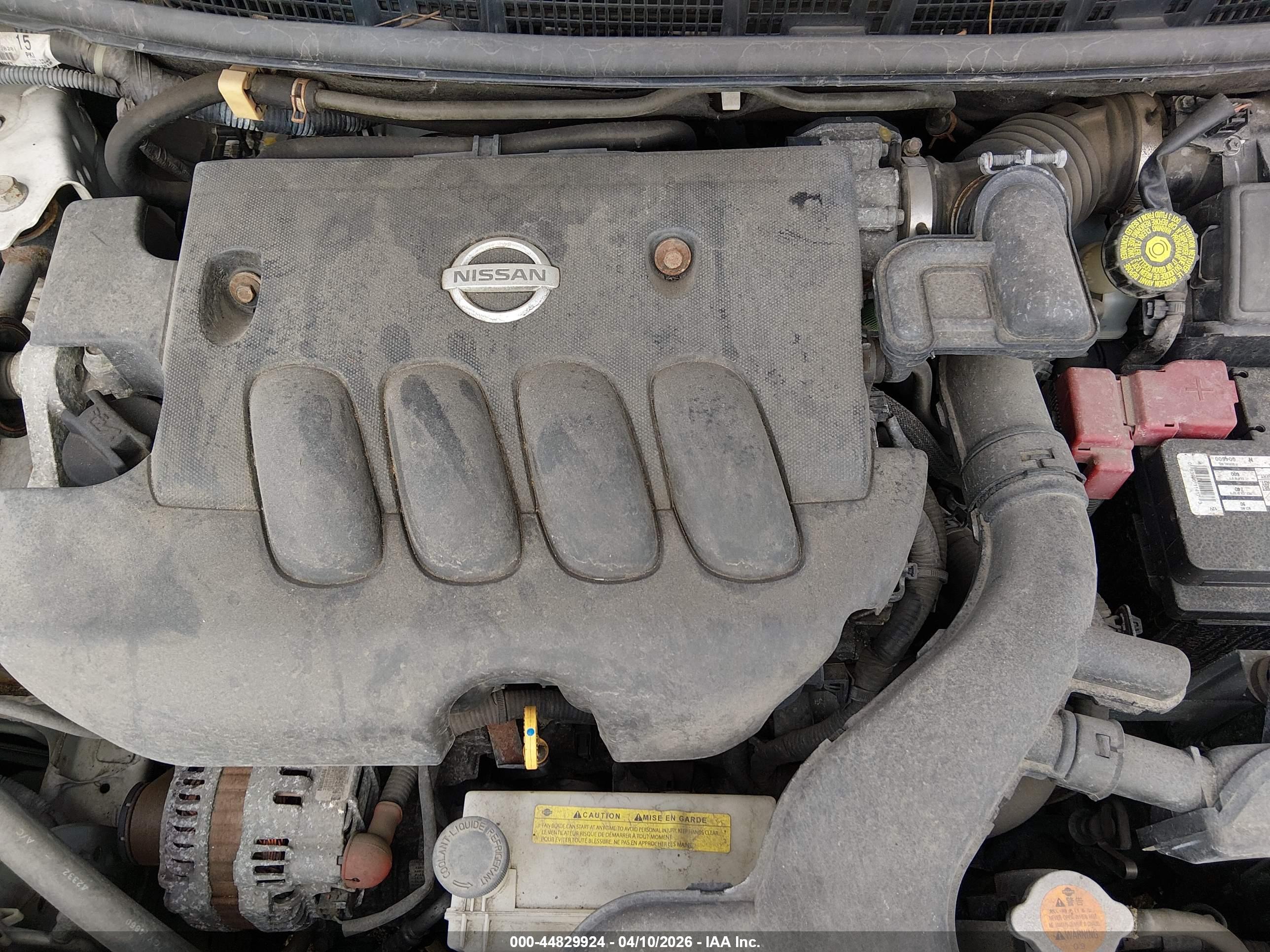 NISSAN VERSA image 6
