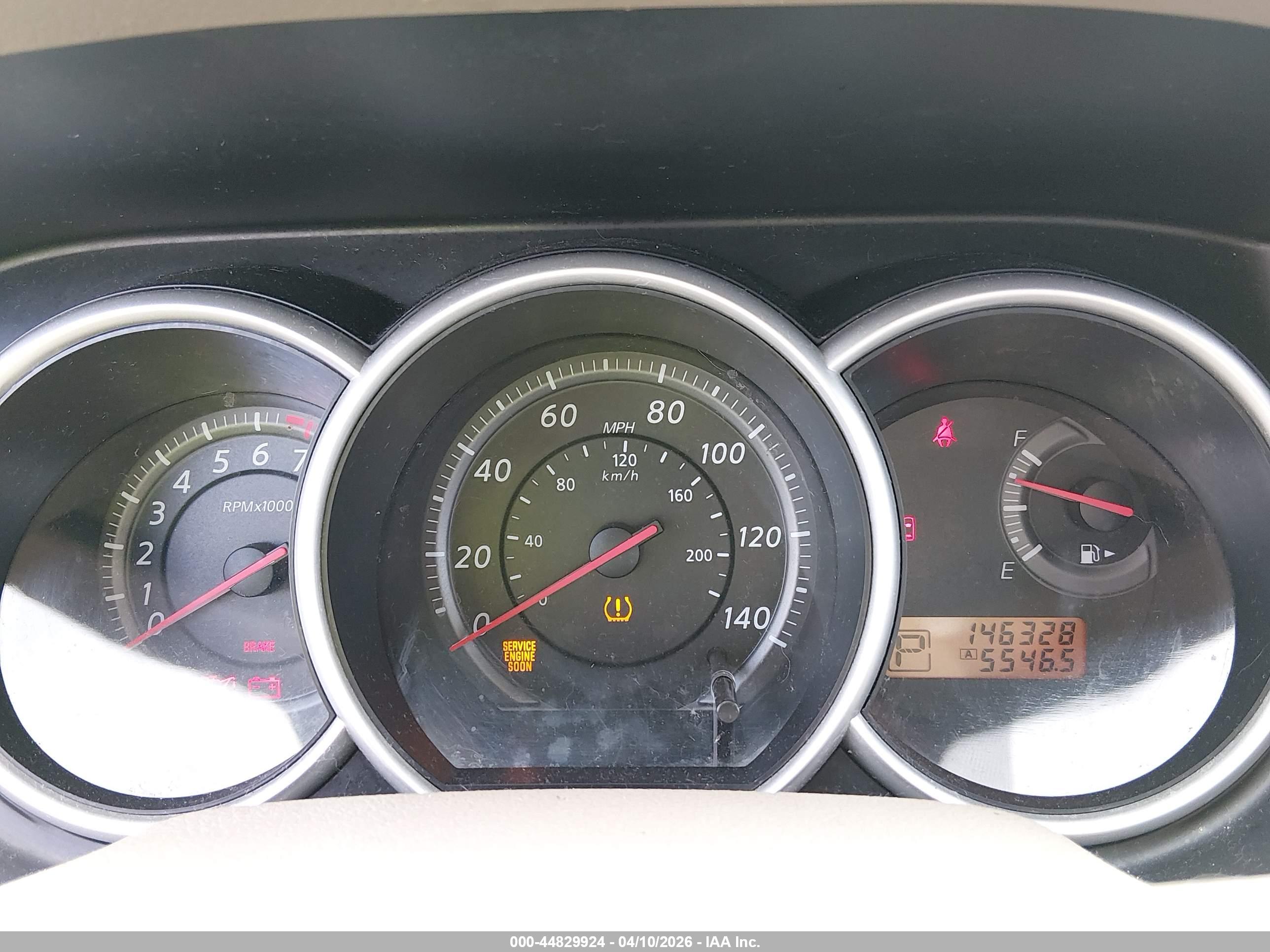 NISSAN VERSA image 7