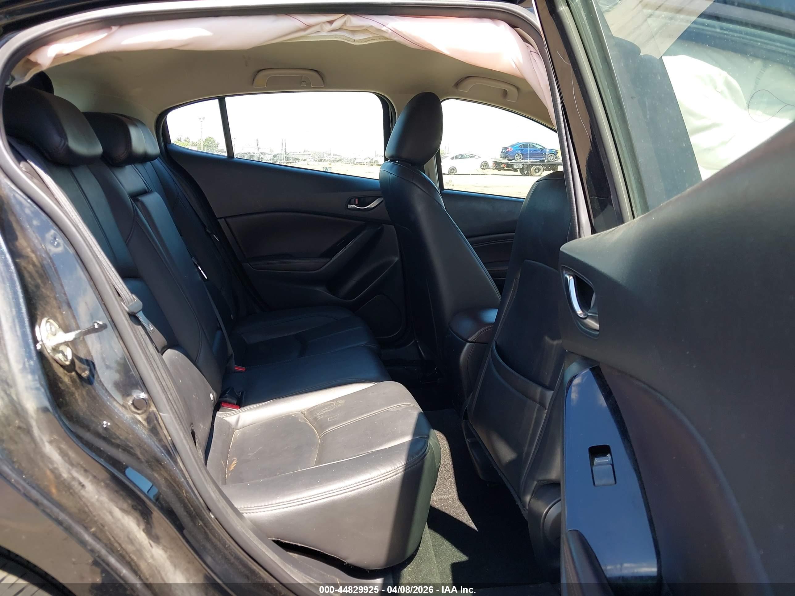 MAZDA MAZDA3 image 8