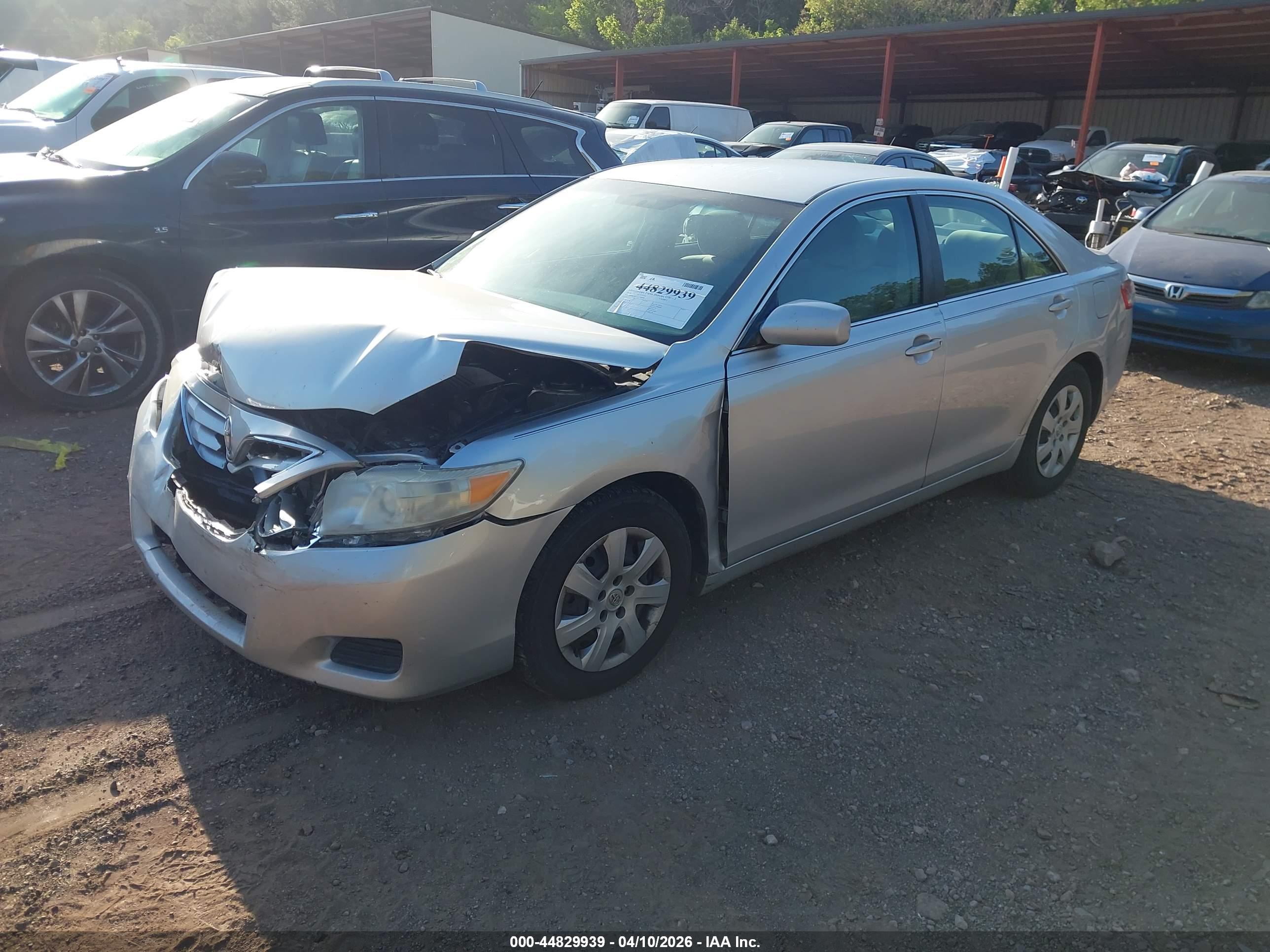 TOYOTA CAMRY image 2