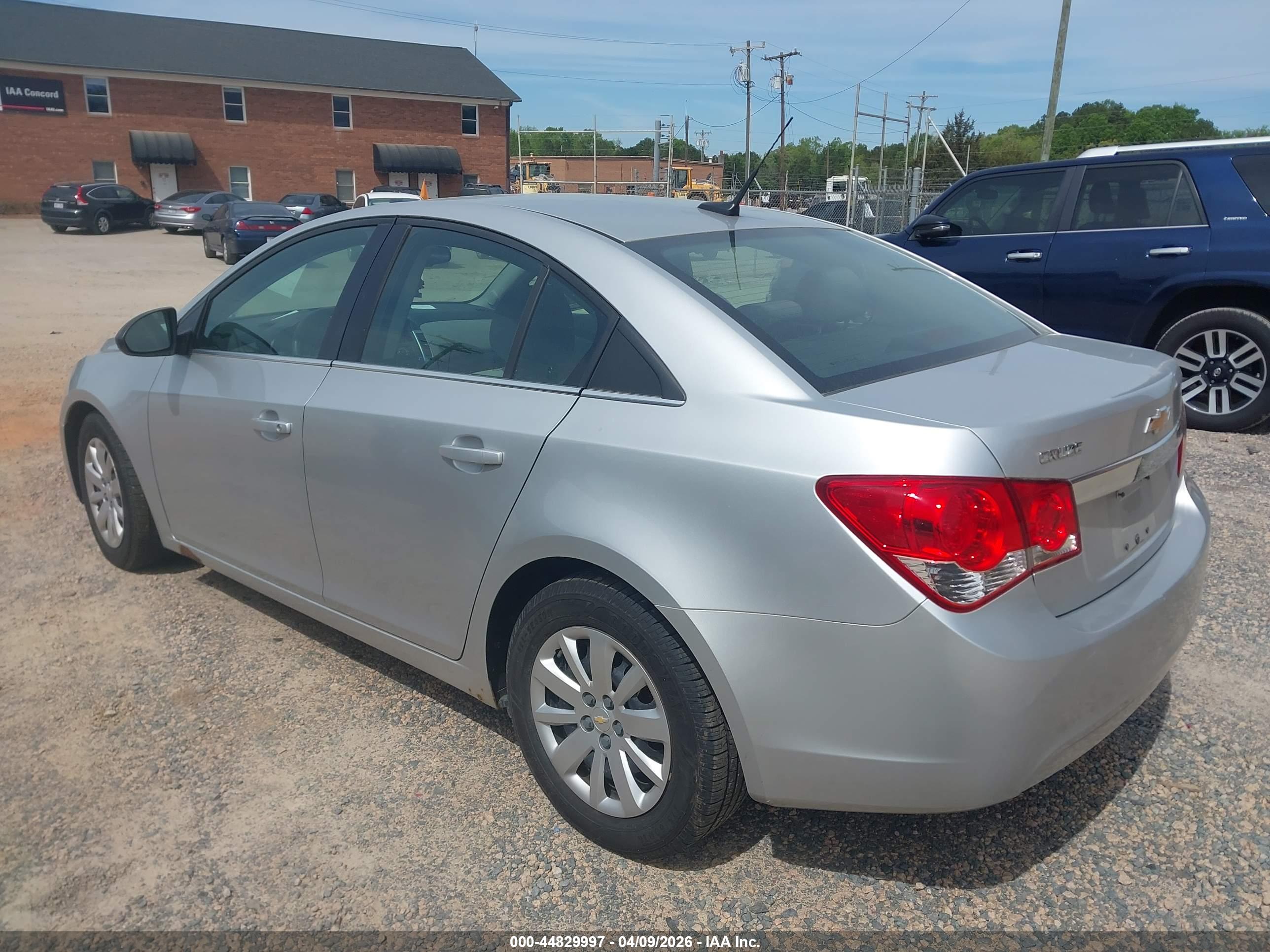 CHEVROLET CRUZE image 3