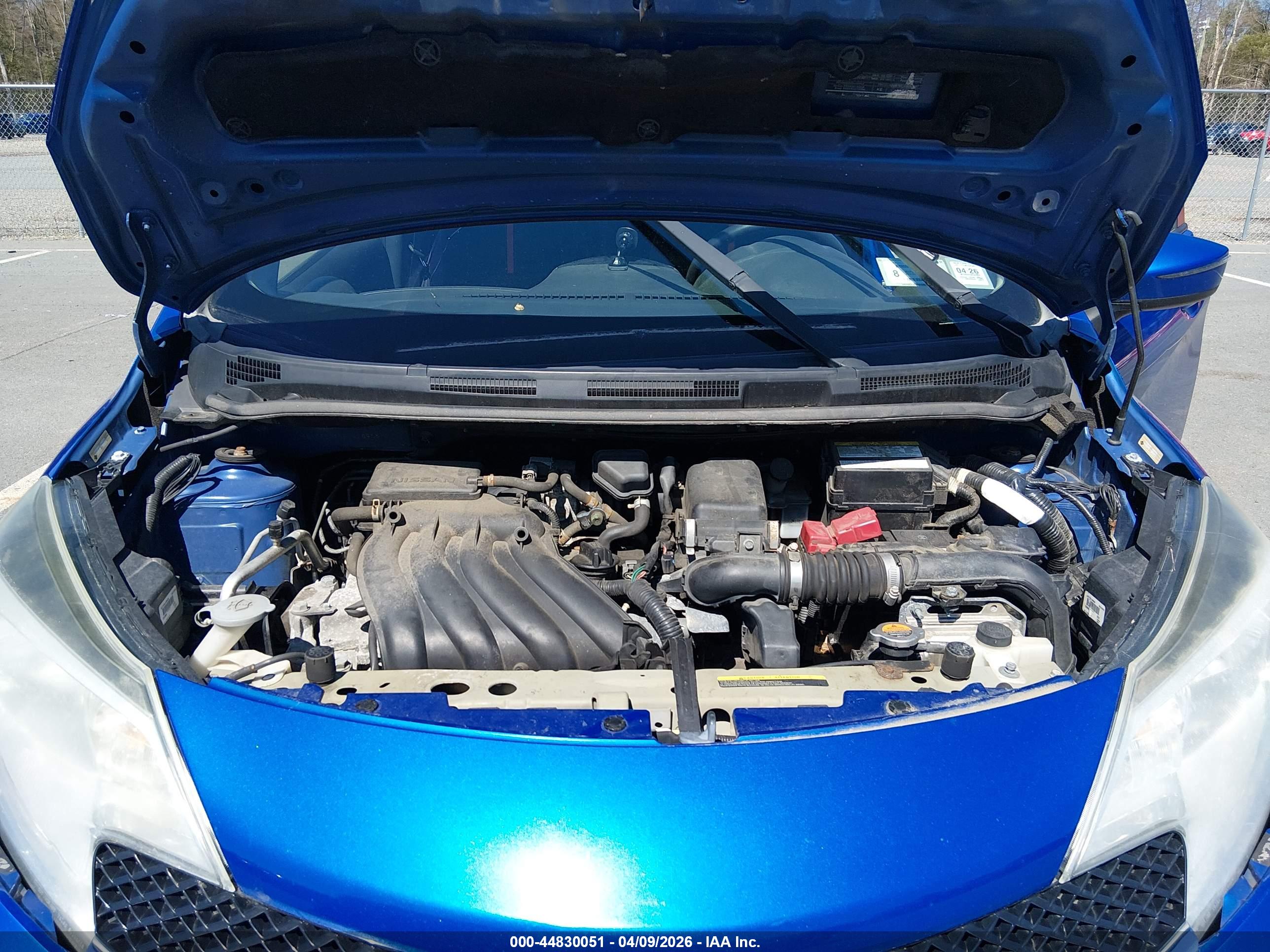 NISSAN VERSA image 10