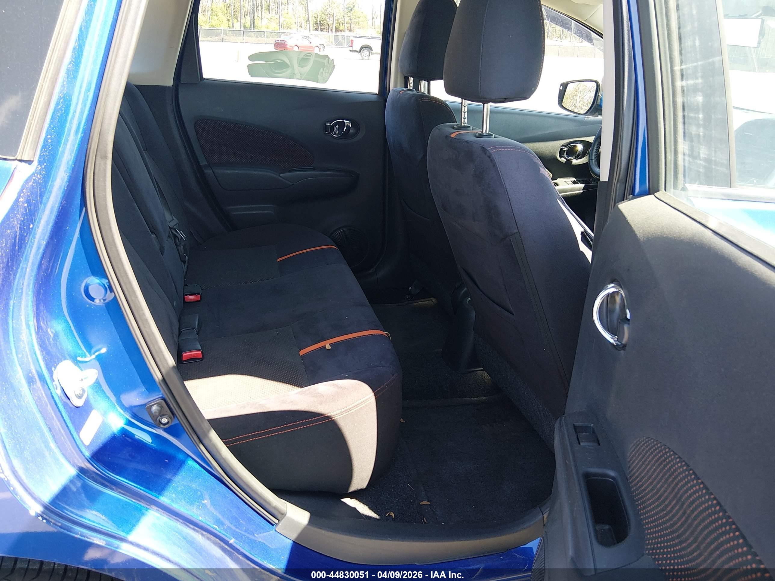 NISSAN VERSA image 8