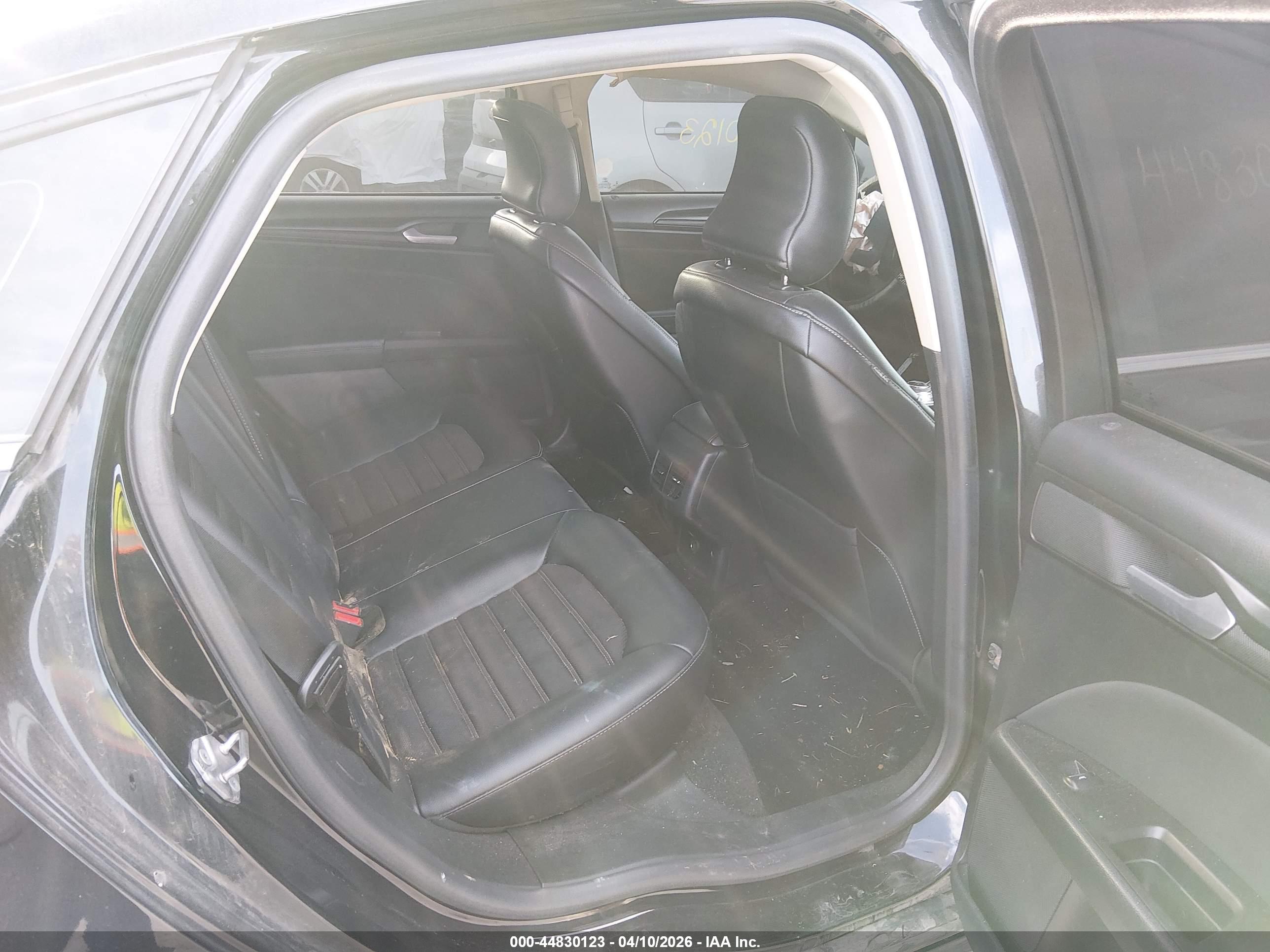 FORD FUSION image 8