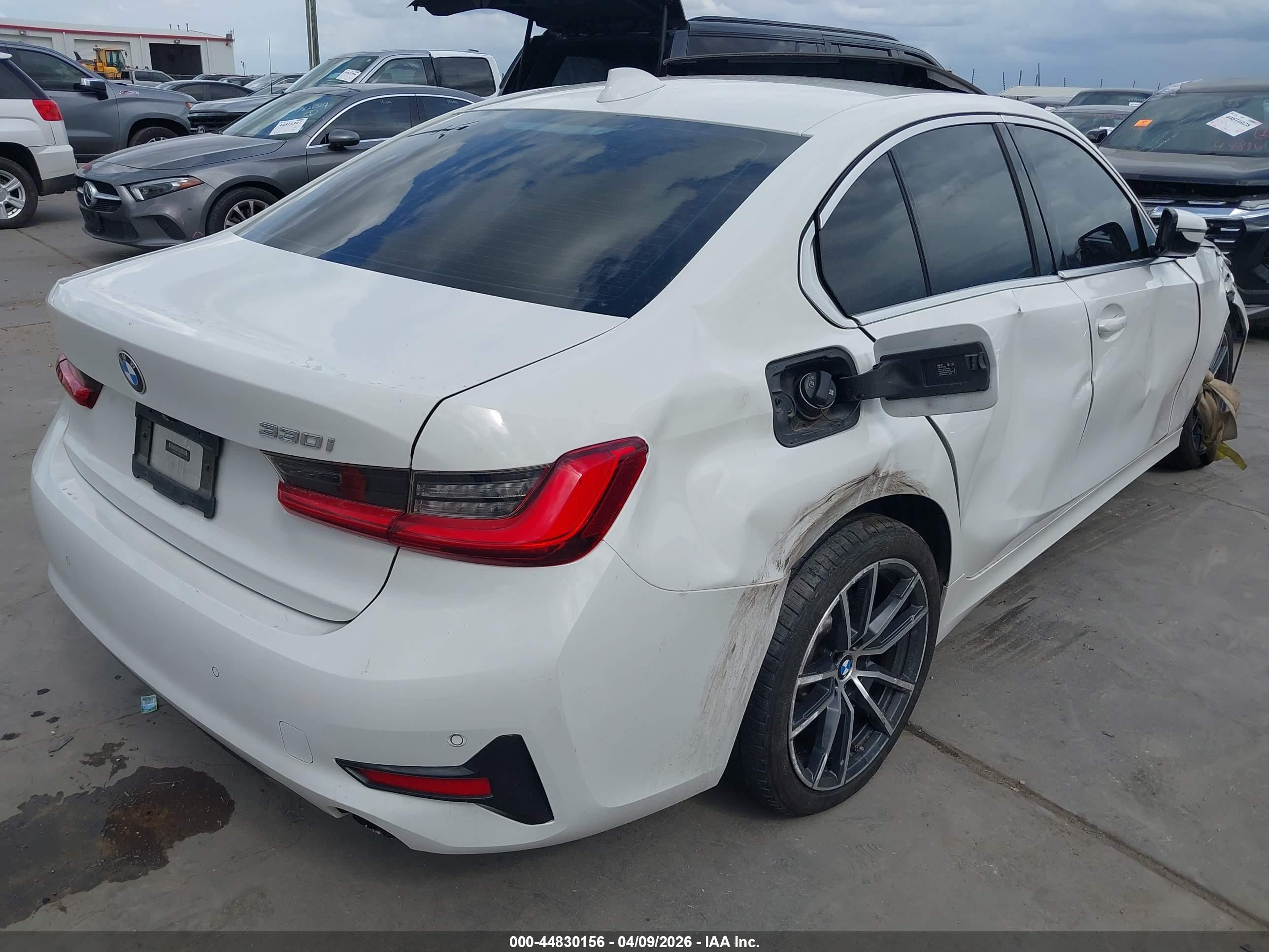 BMW 330I image 4