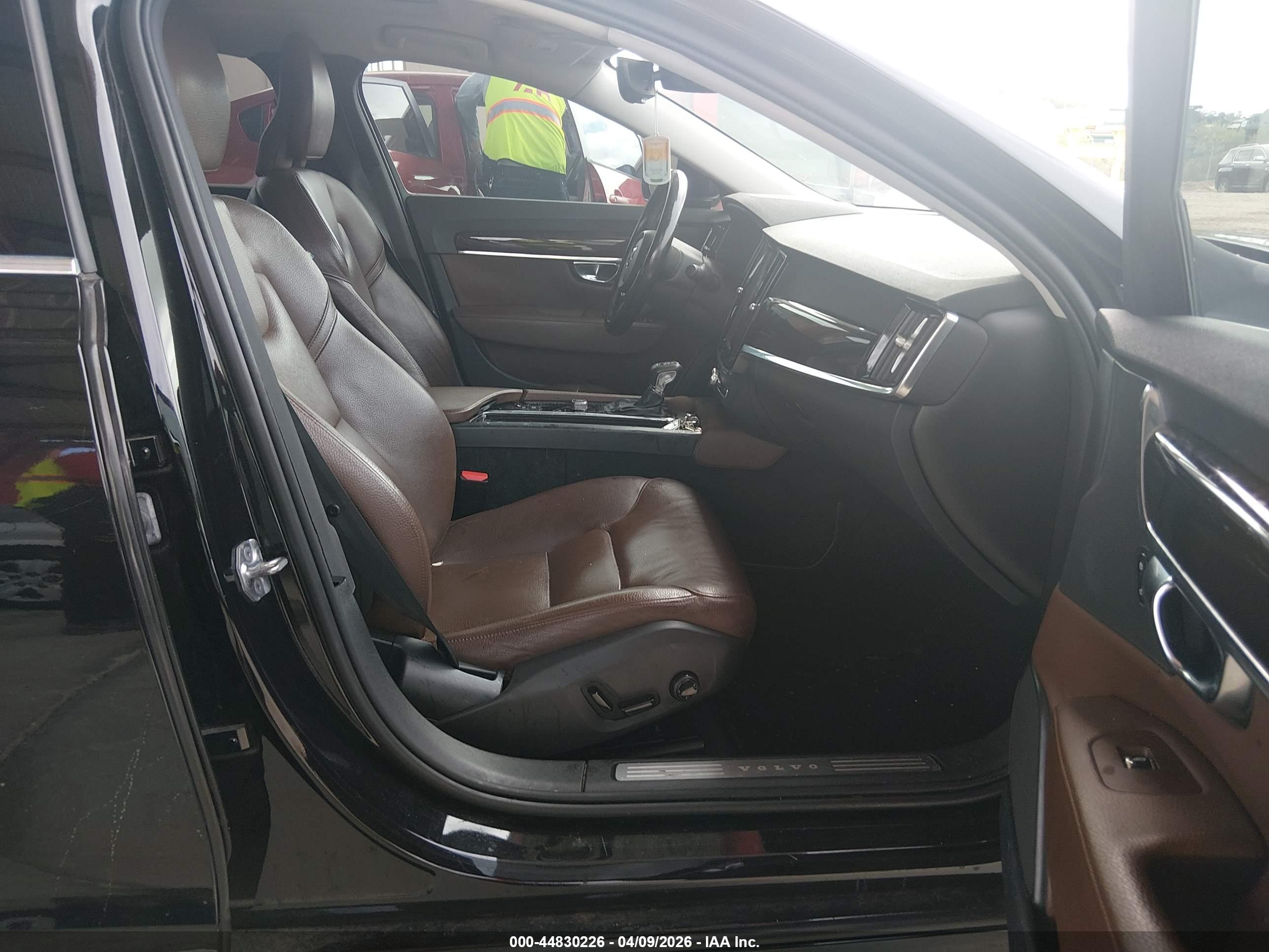 VOLVO S90 image 5