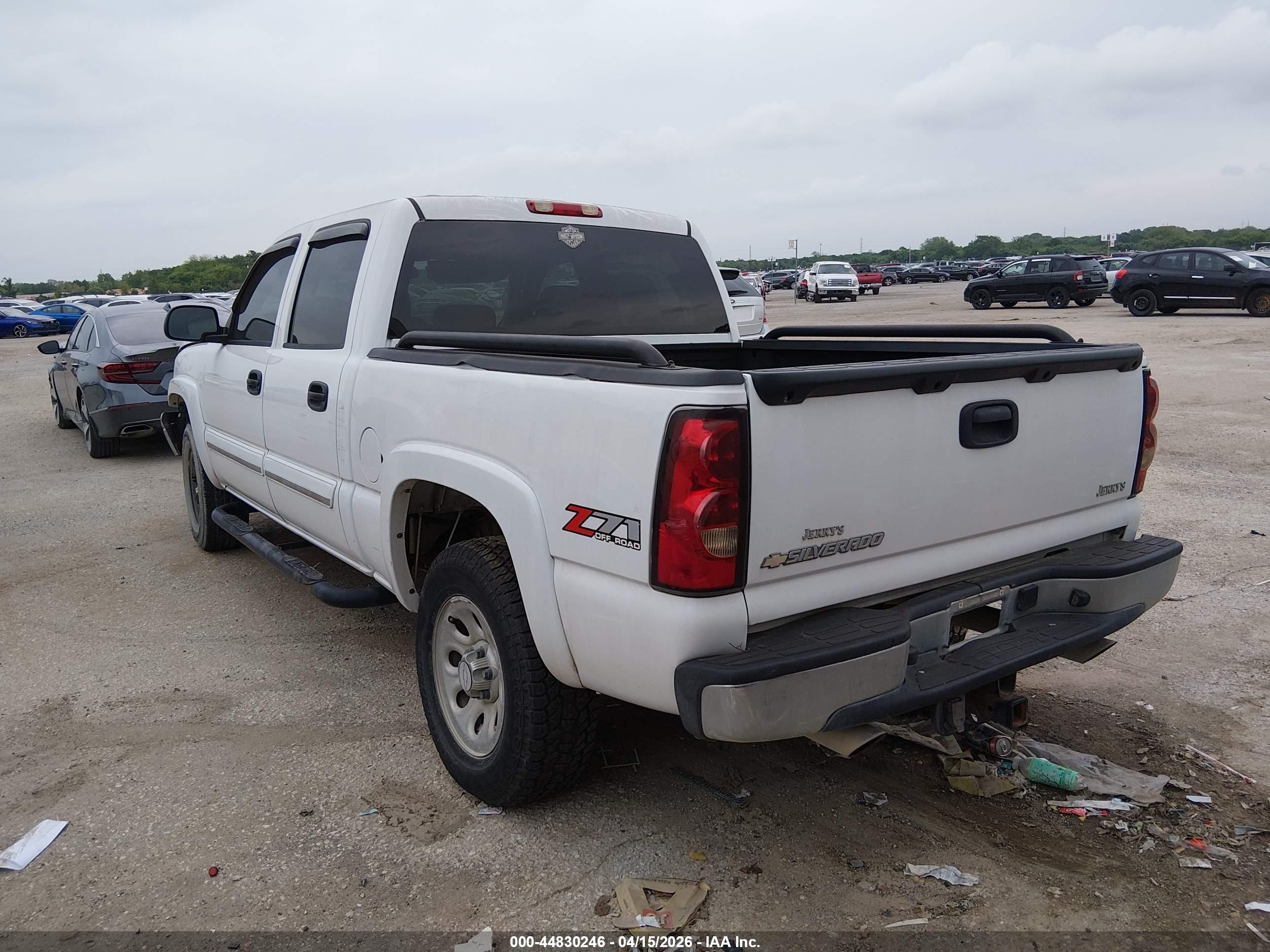 CHEVROLET SILVERADO image 3