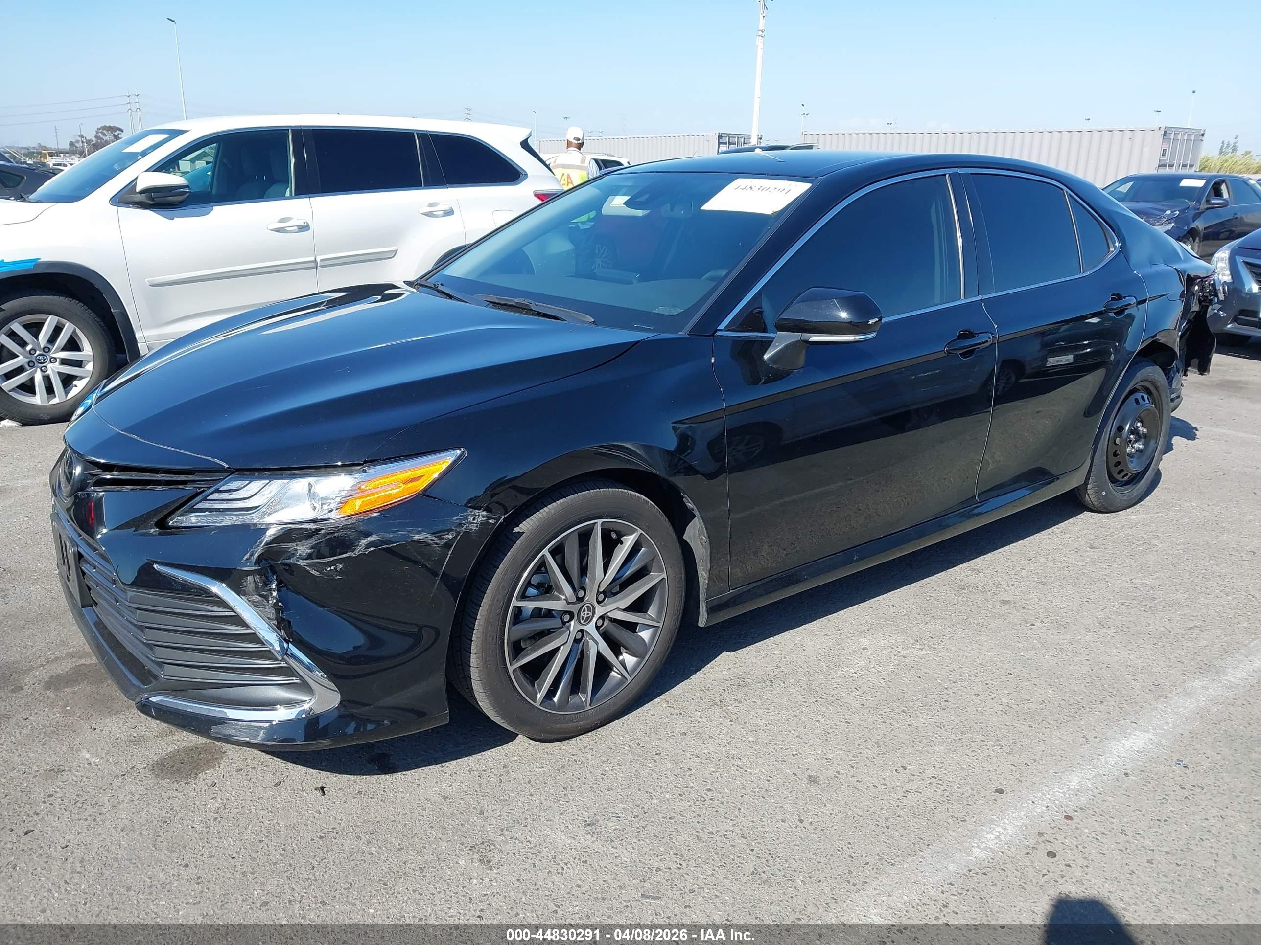 TOYOTA CAMRY image 2