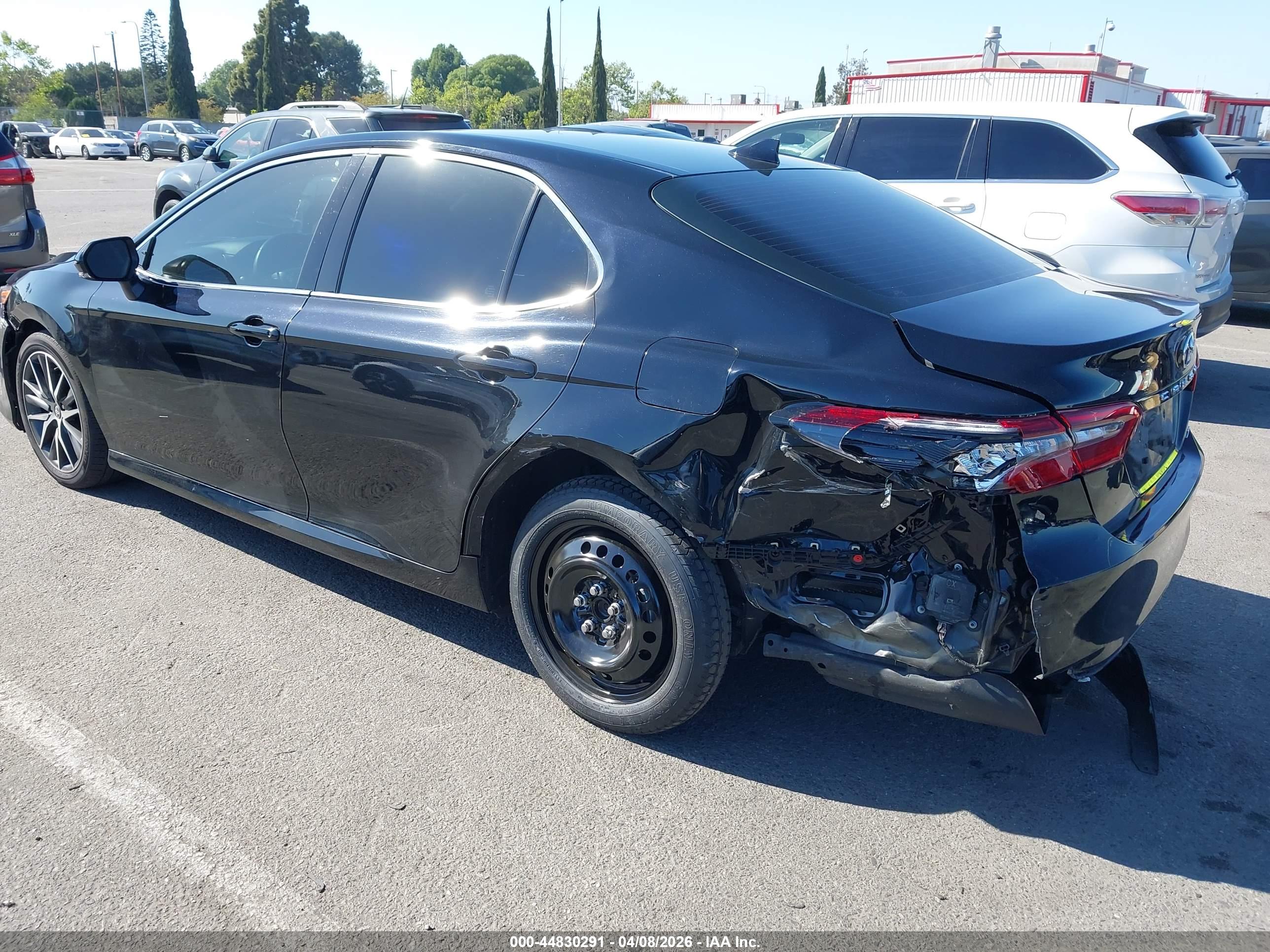 TOYOTA CAMRY image 3