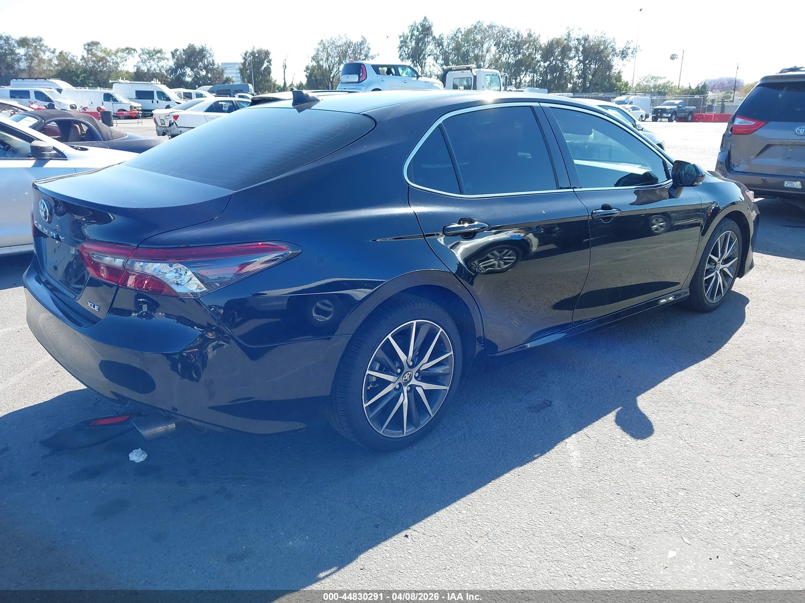 TOYOTA CAMRY image 4