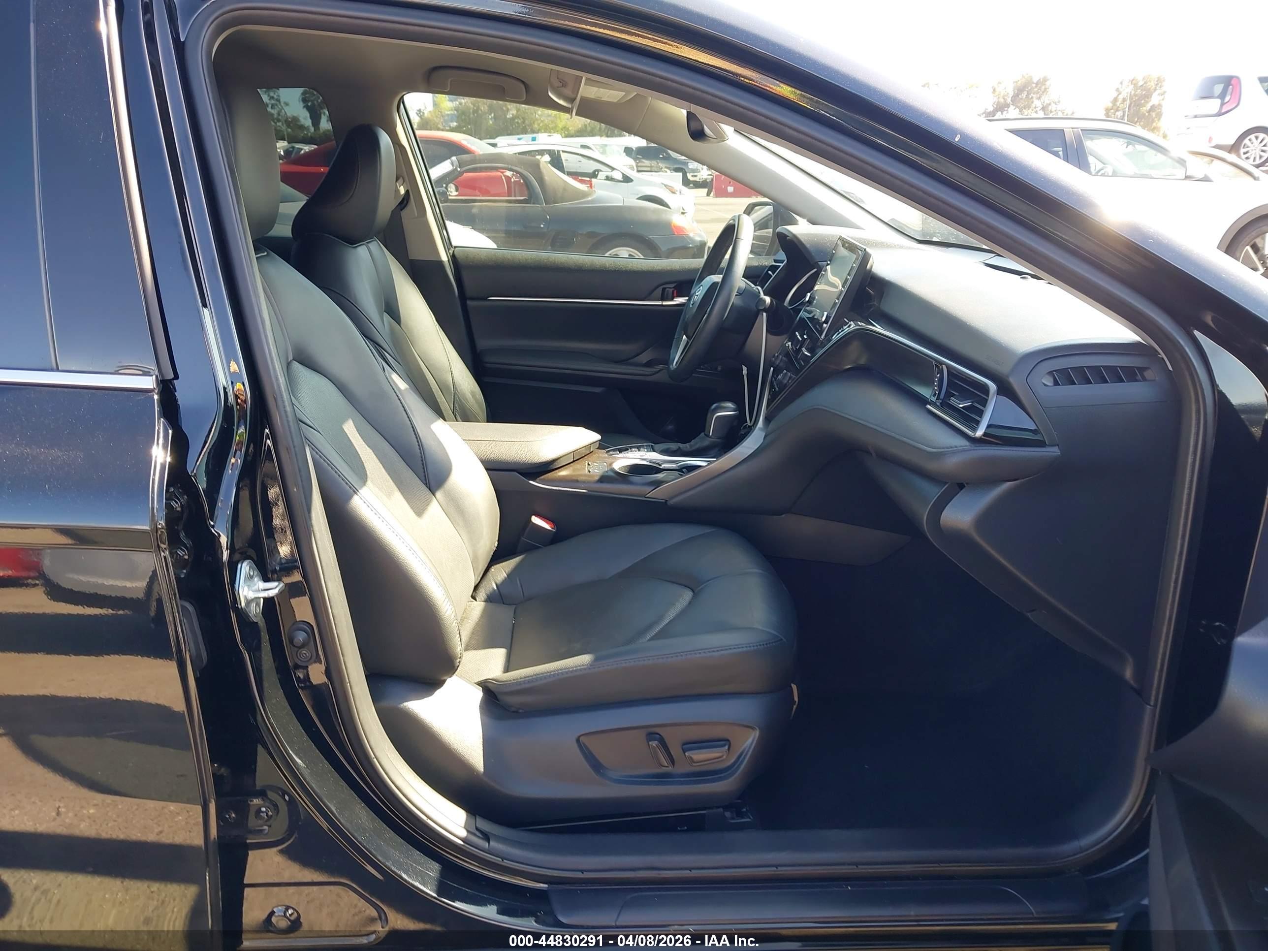 TOYOTA CAMRY image 5