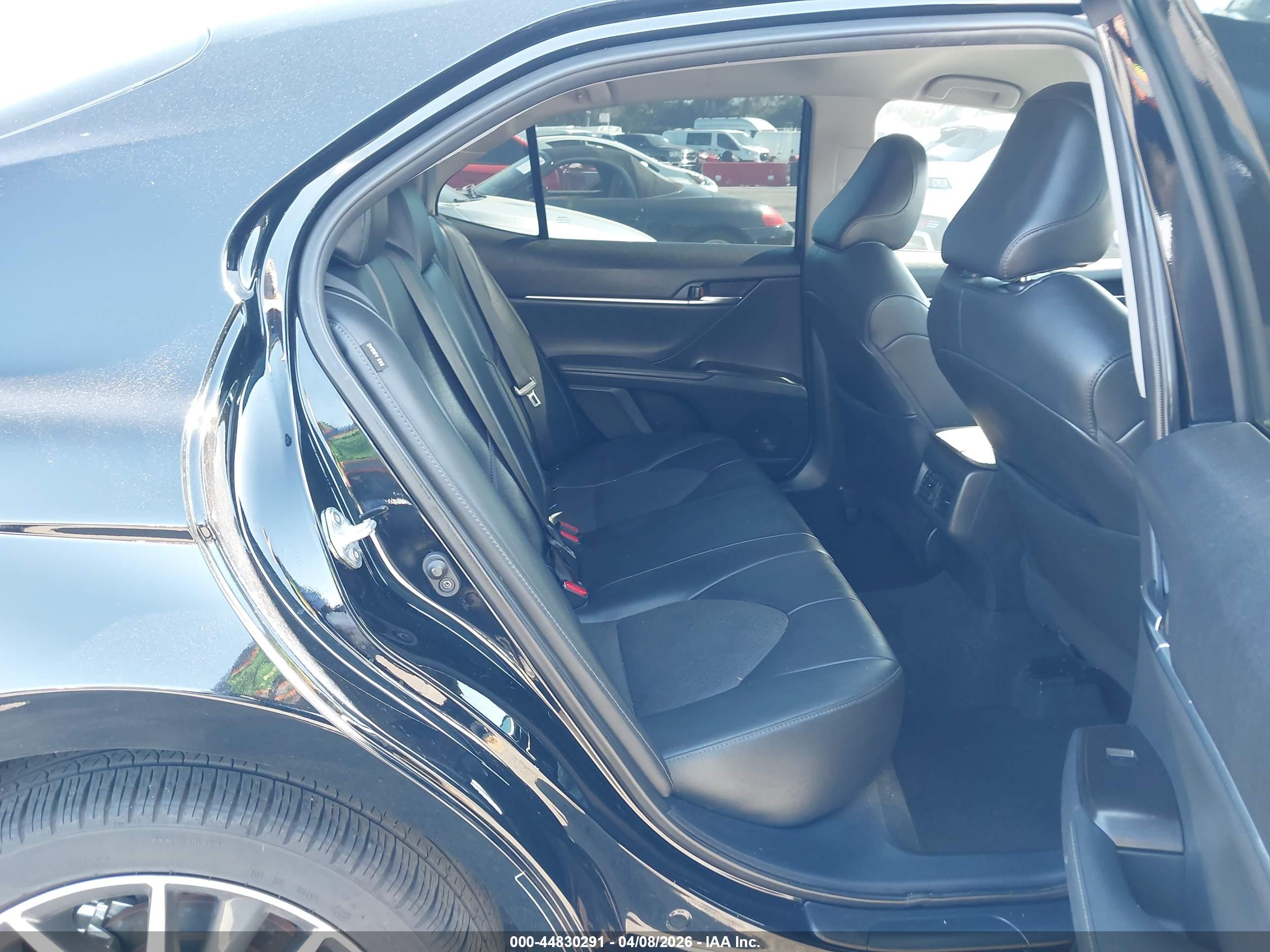 TOYOTA CAMRY image 8