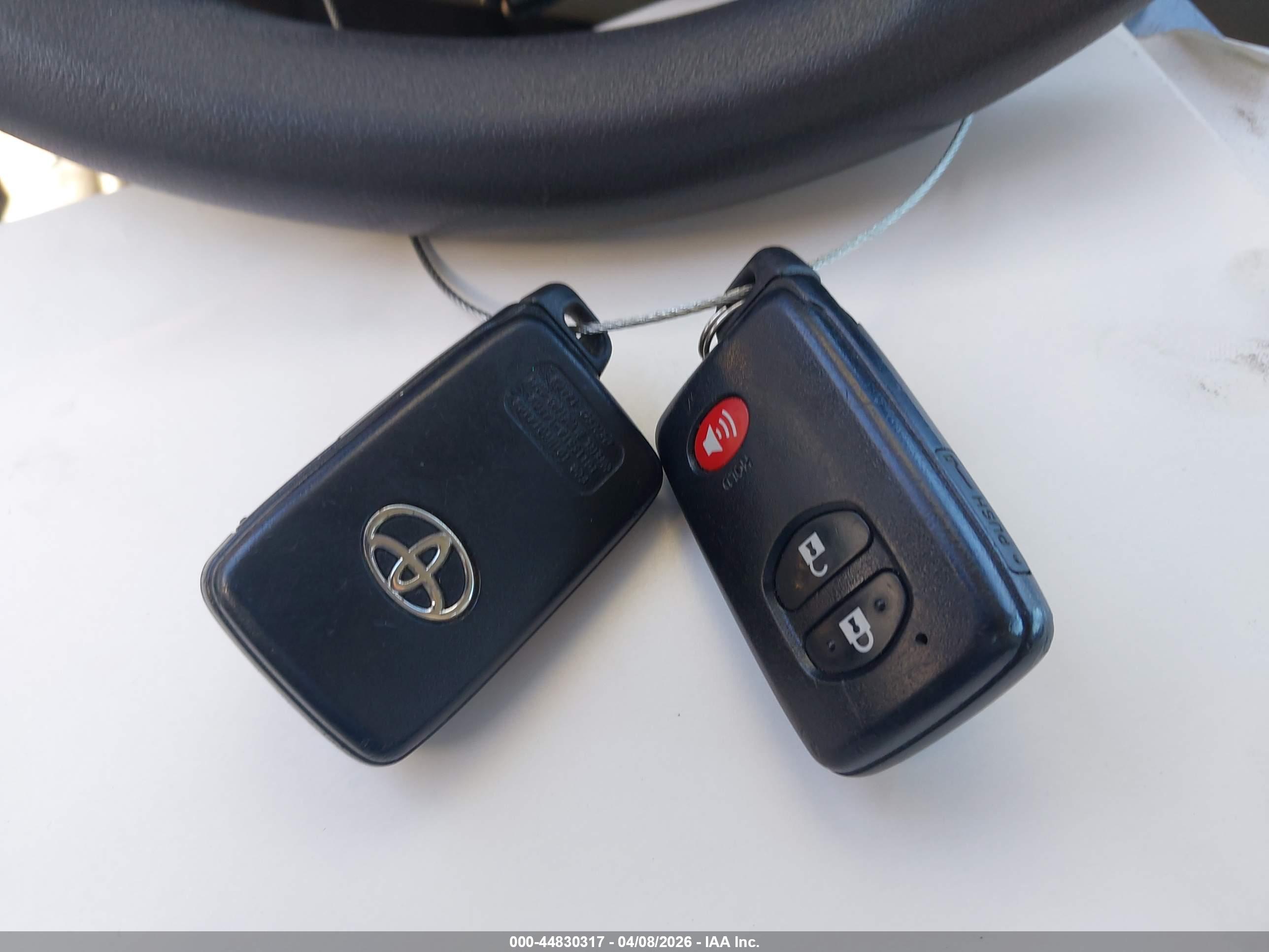 TOYOTA PRIUS image 11