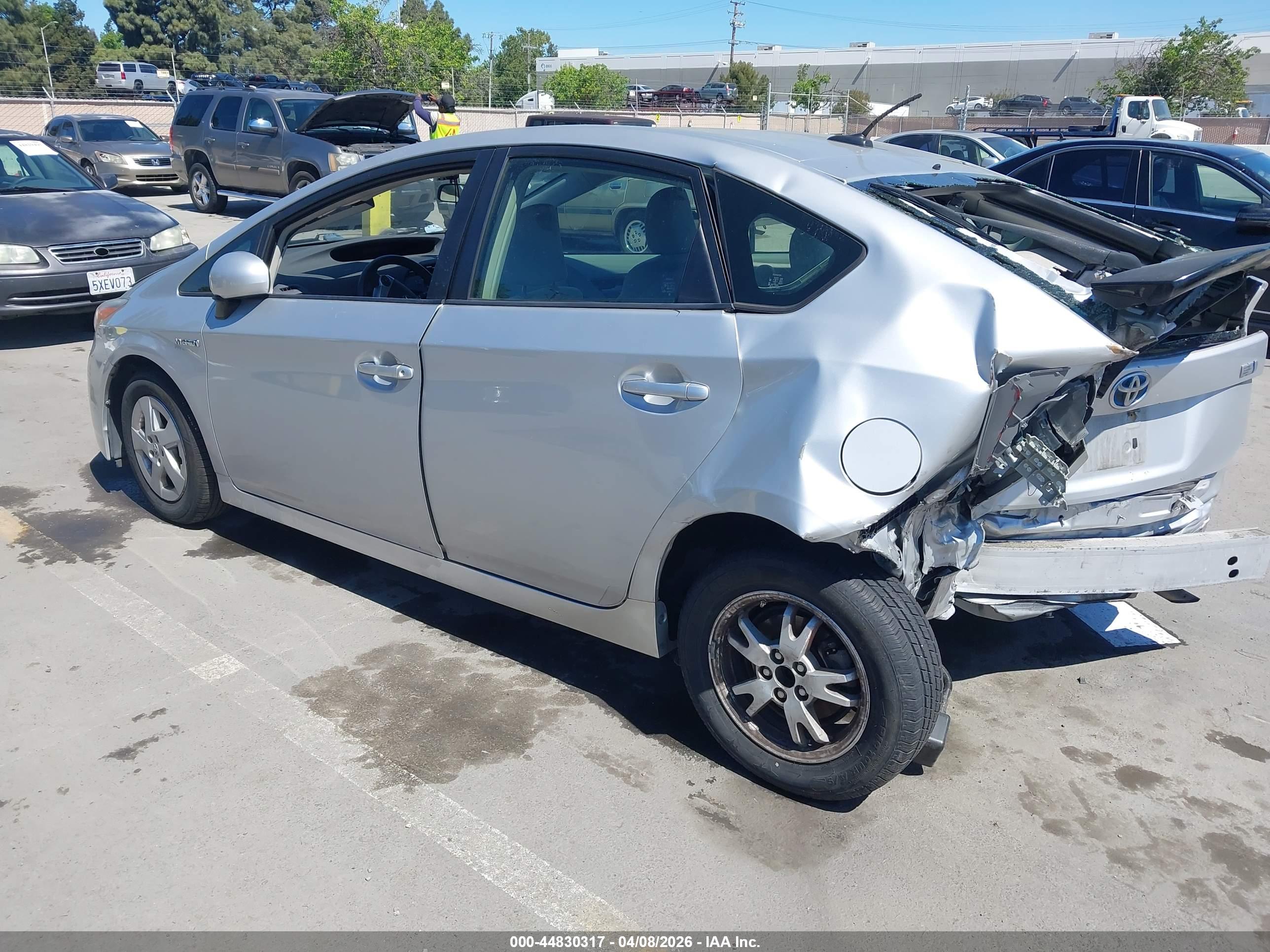 TOYOTA PRIUS image 3