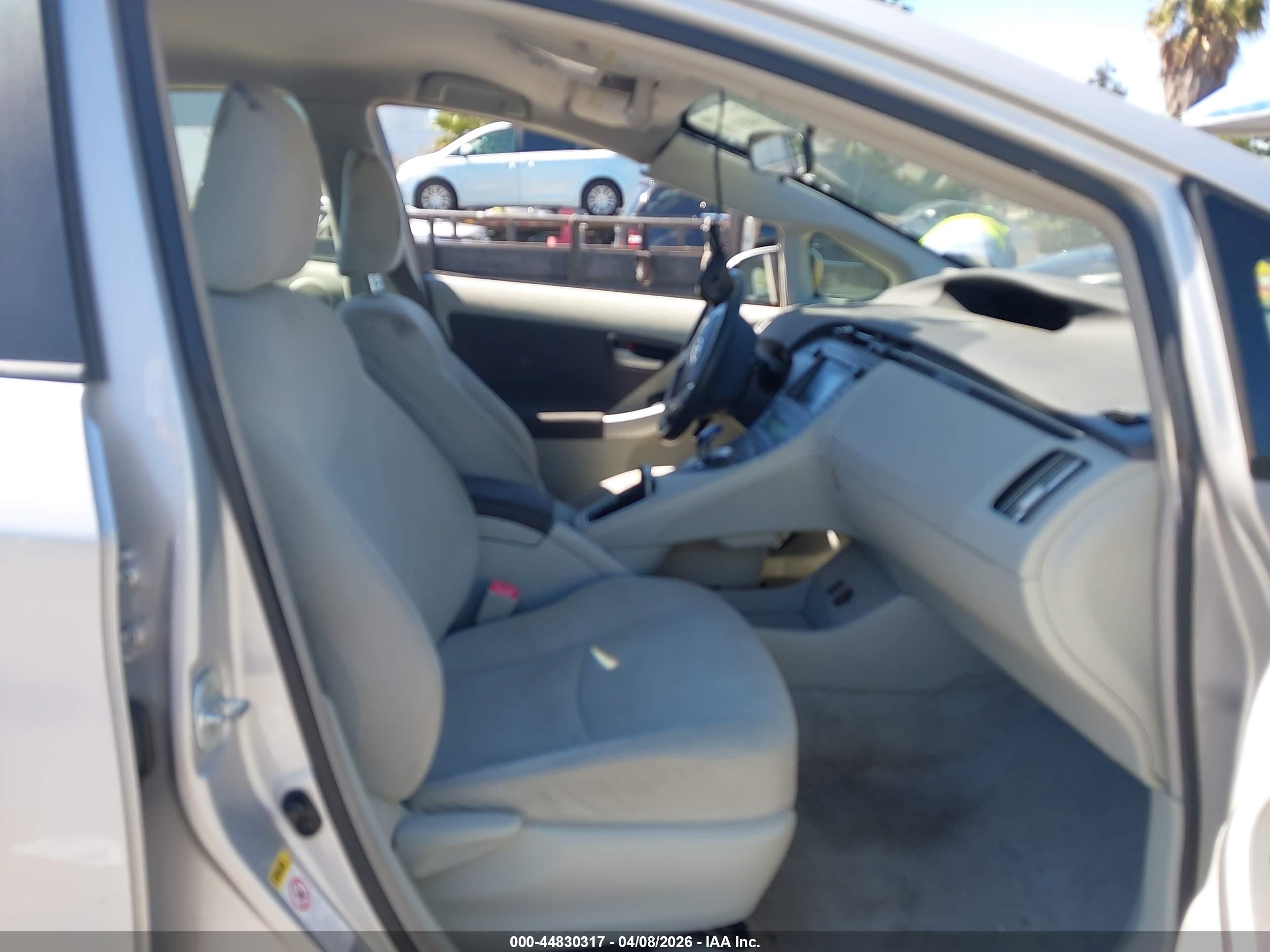 TOYOTA PRIUS image 5