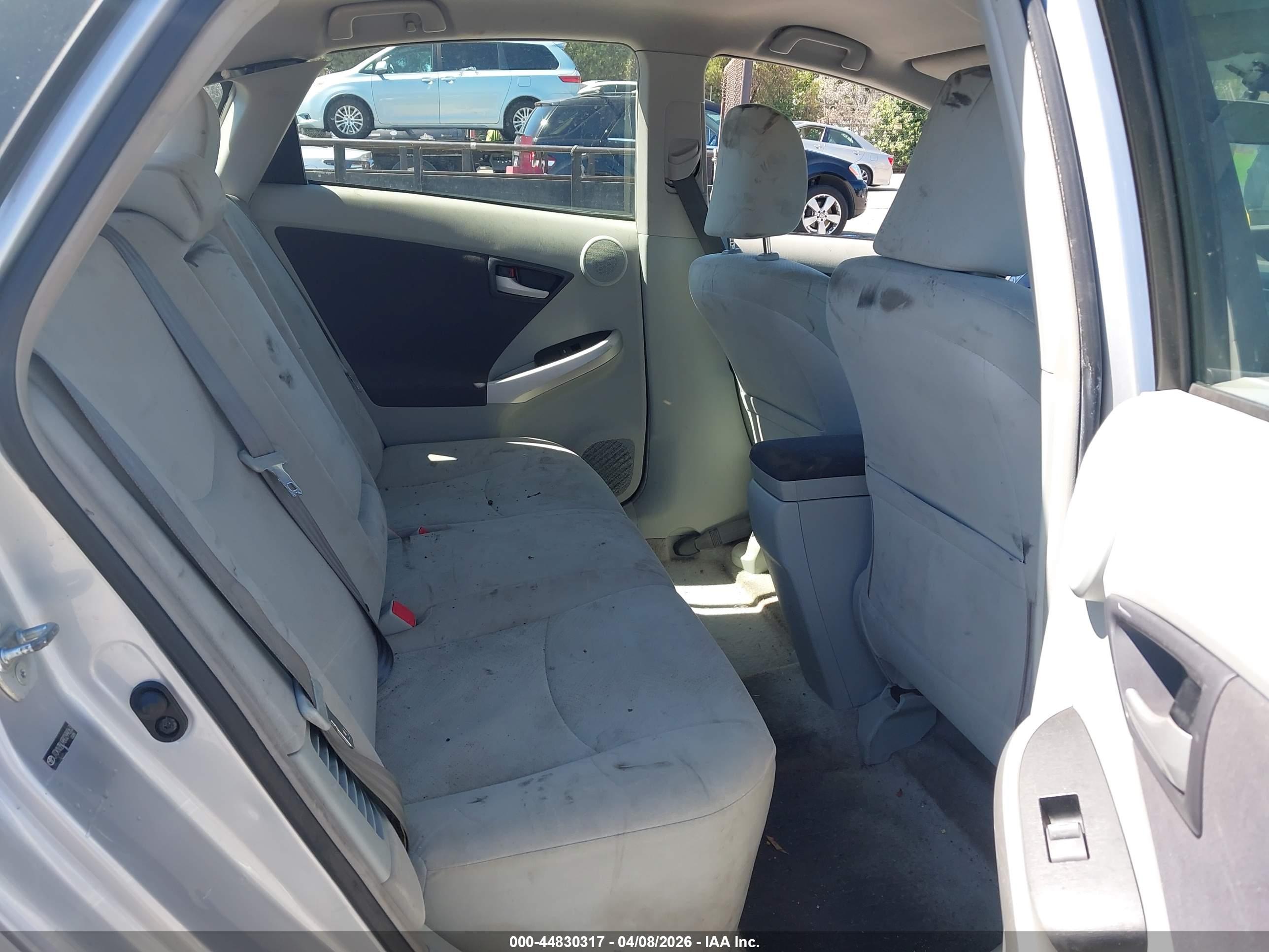 TOYOTA PRIUS image 8