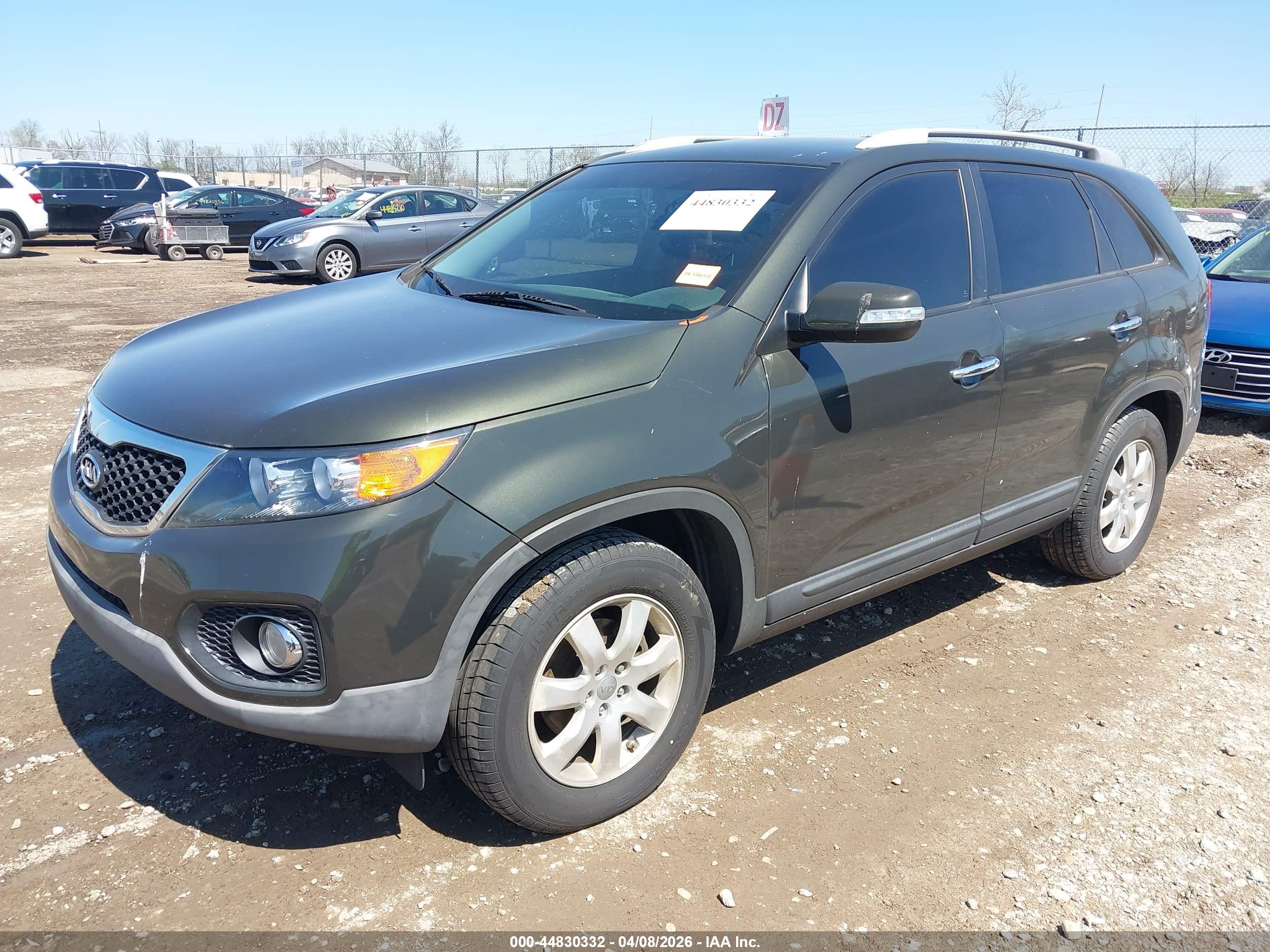 KIA SORENTO image 2