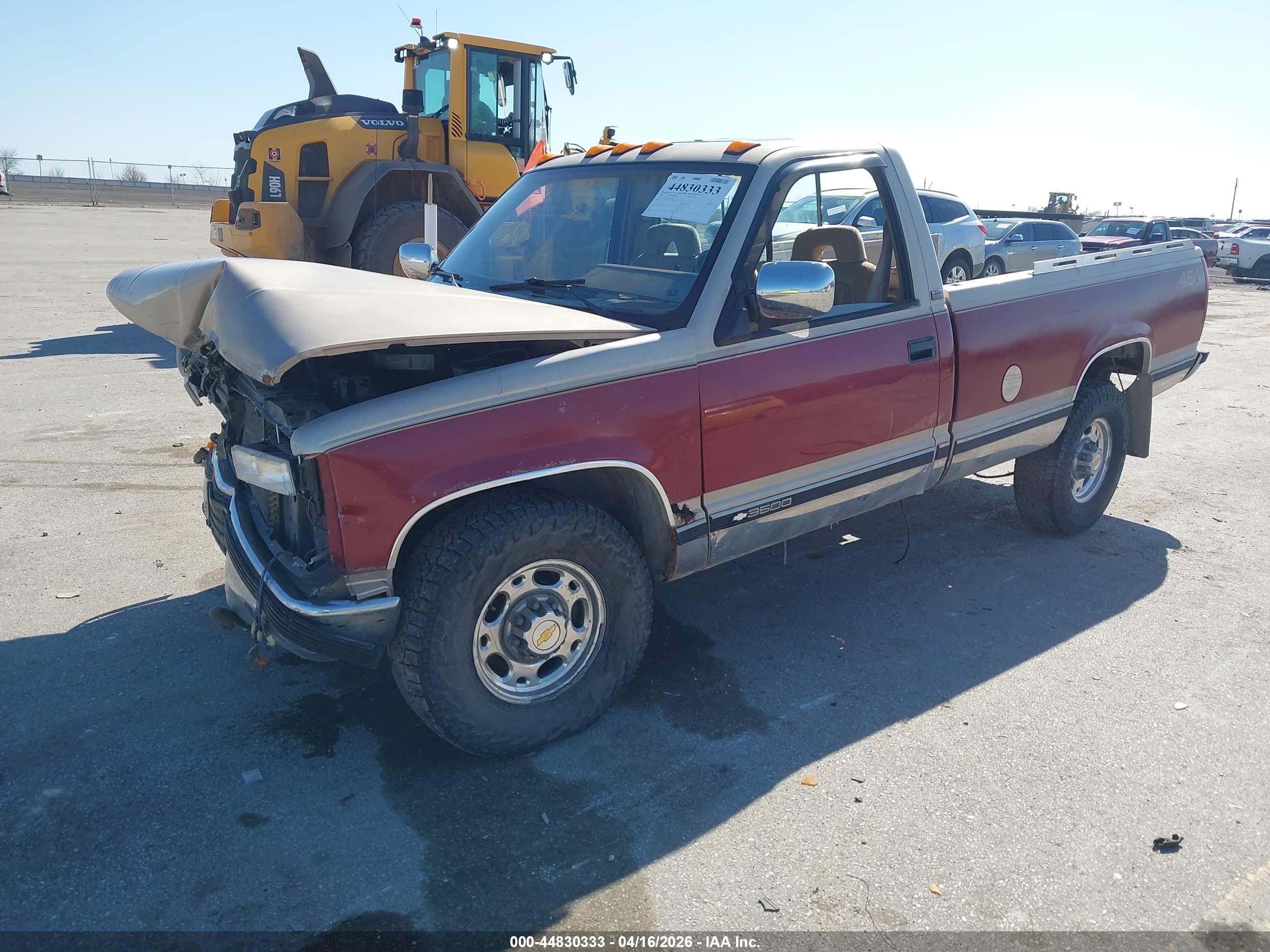 CHEVROLET GMT-400 image 2