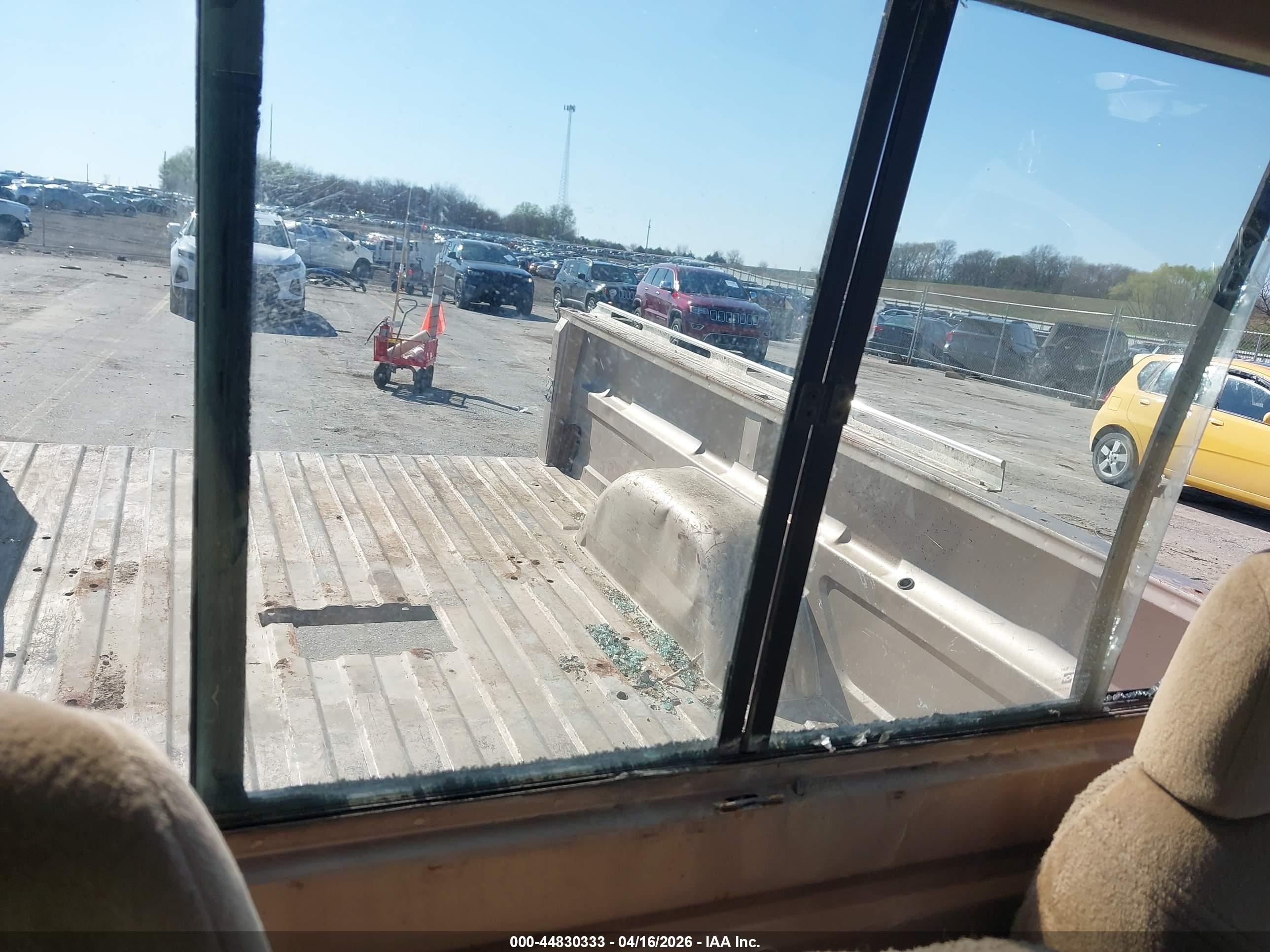 CHEVROLET GMT-400 image 8