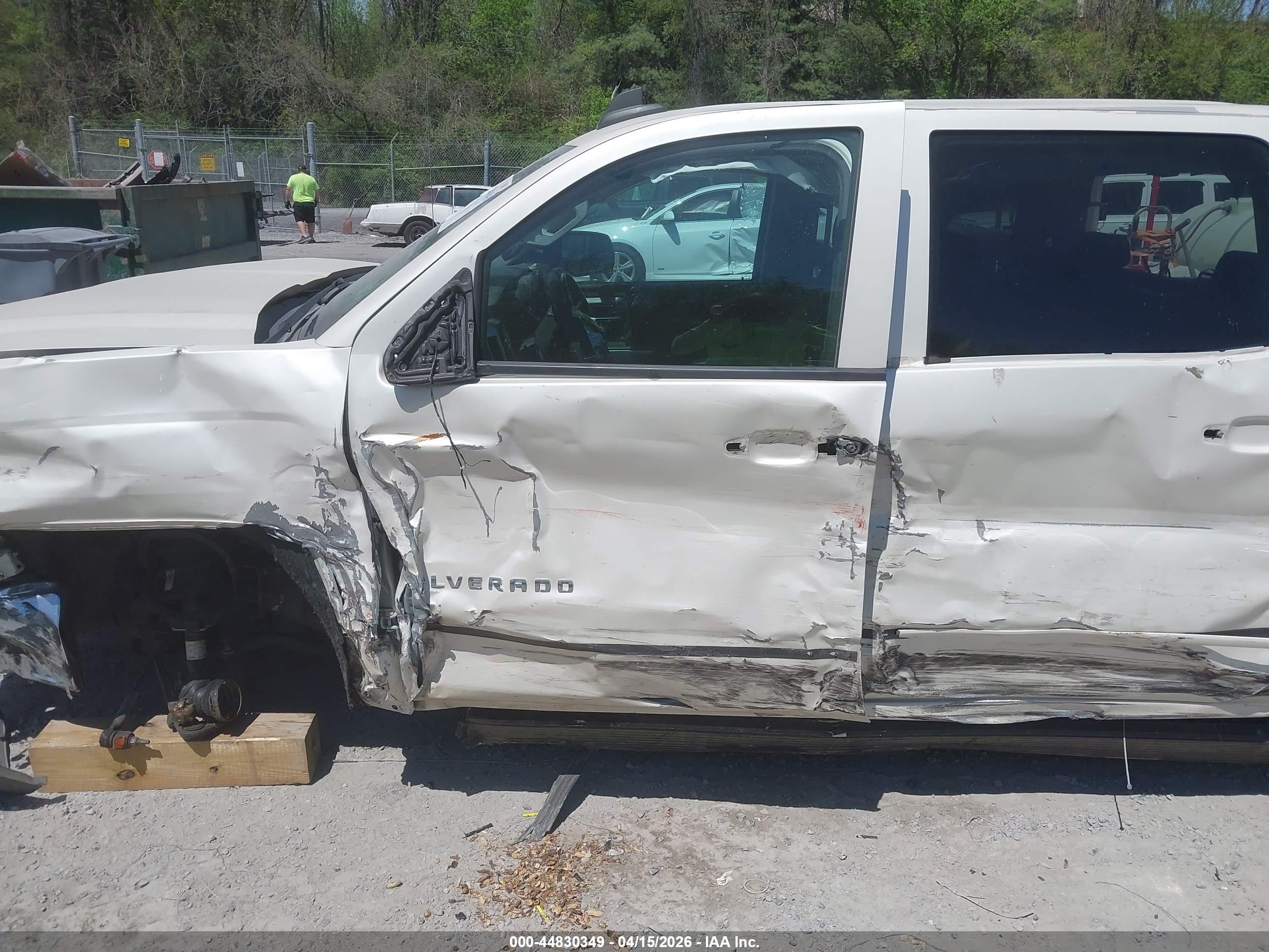CHEVROLET SILVERADO image 6