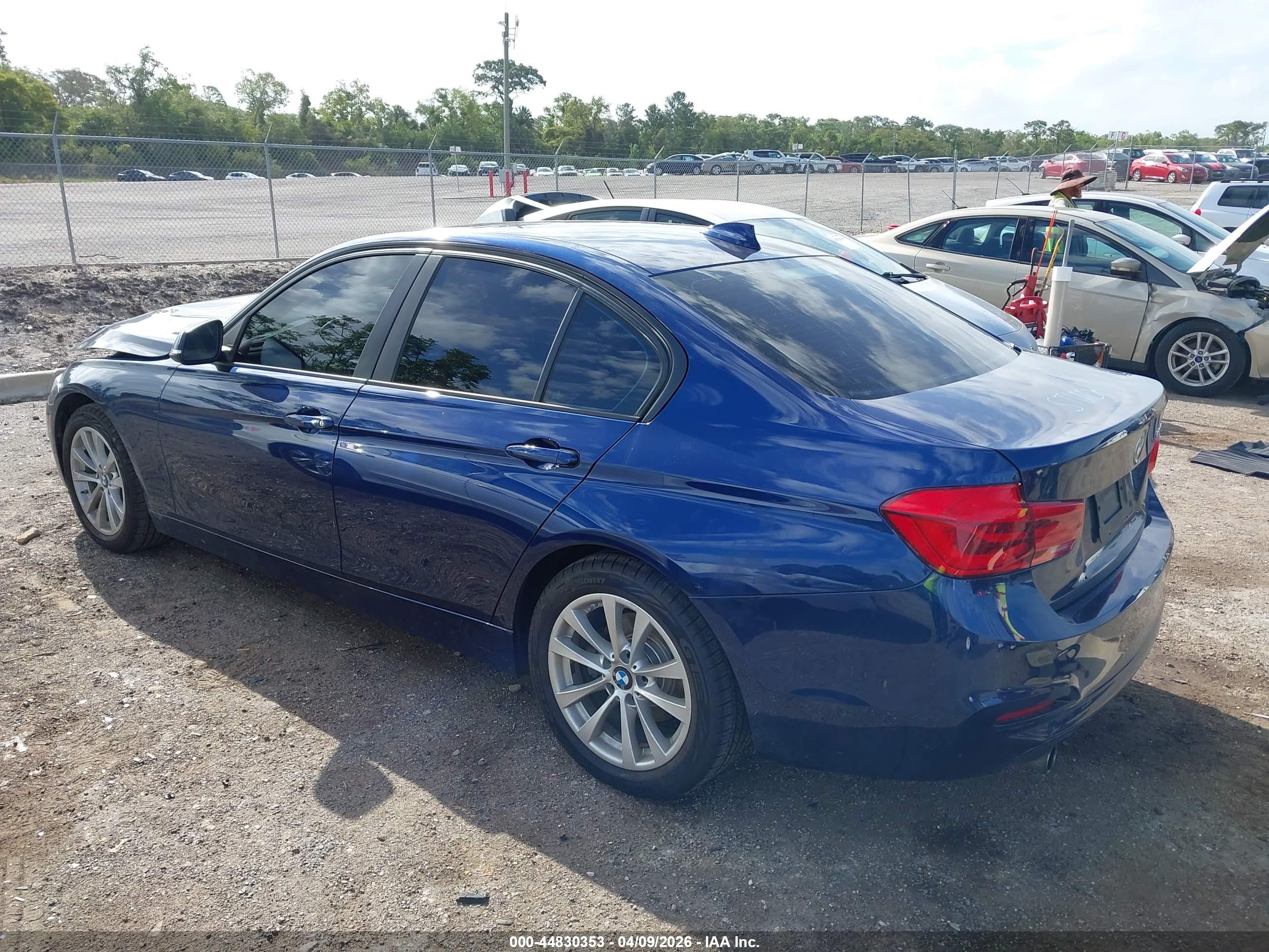 BMW 320I image 3