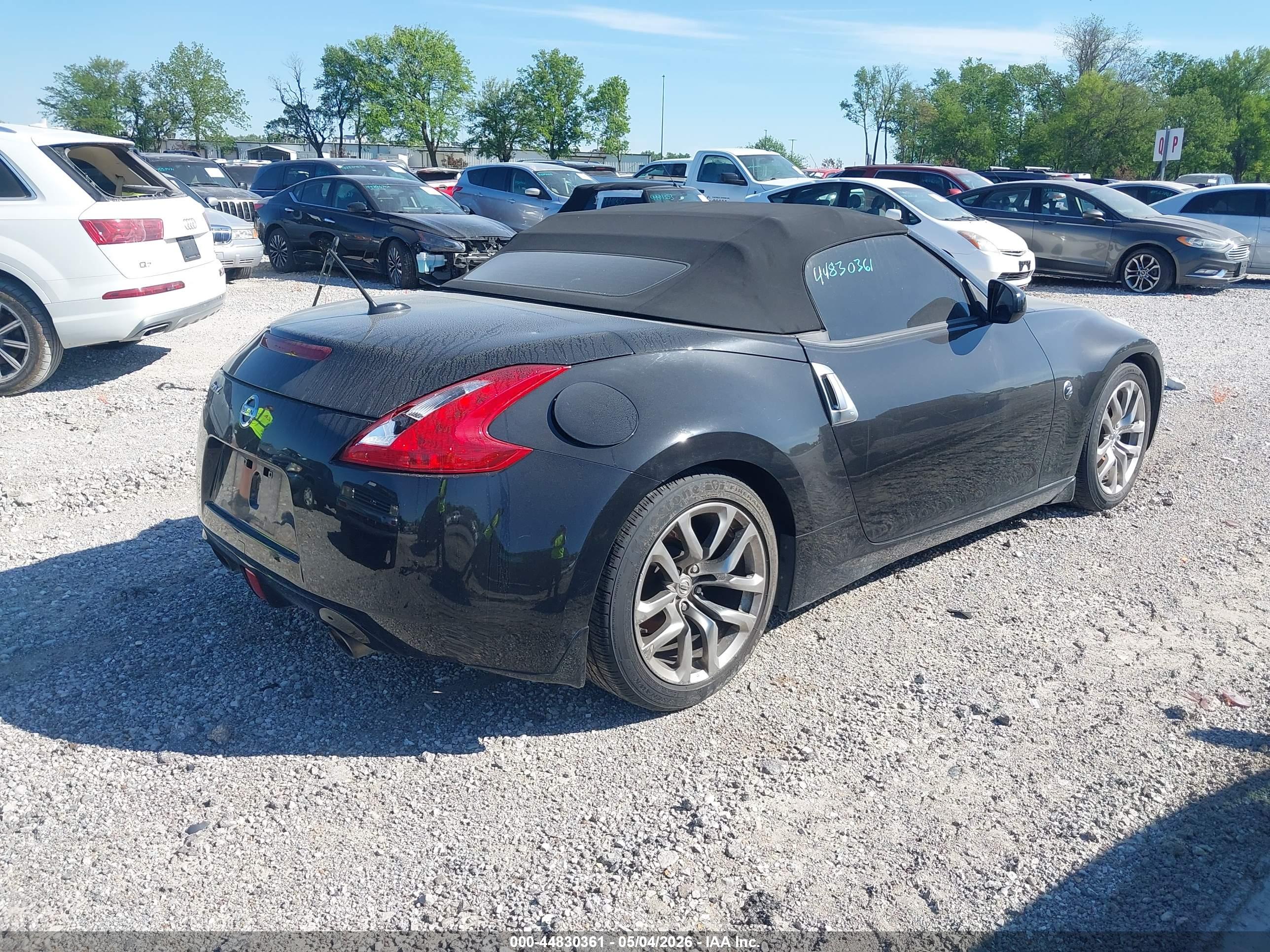 NISSAN 370Z image 4