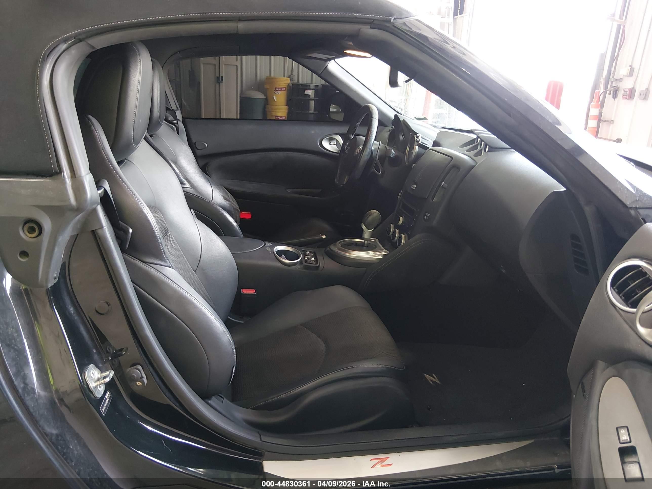 NISSAN 370Z image 5