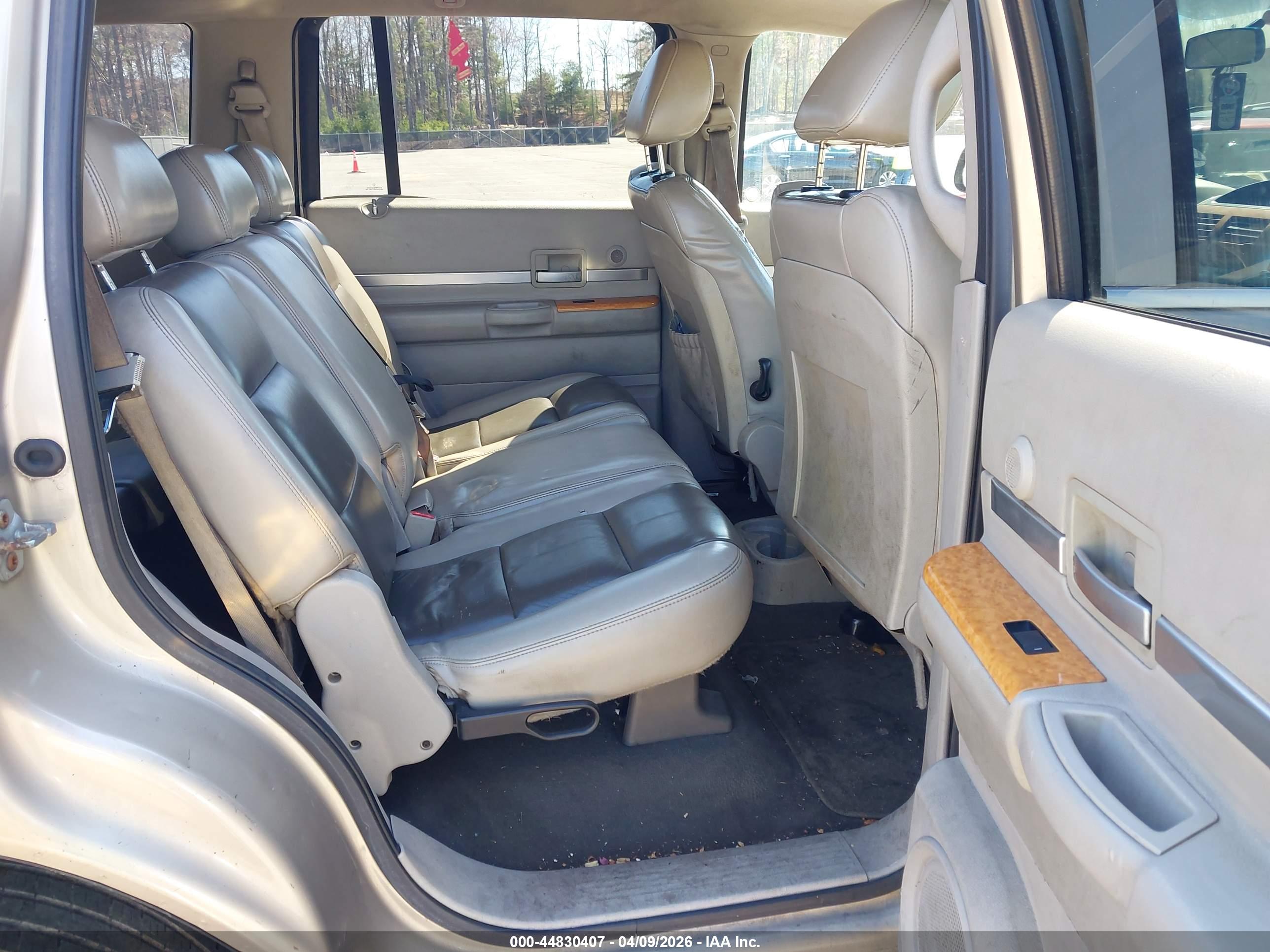 CHRYSLER ASPEN image 8